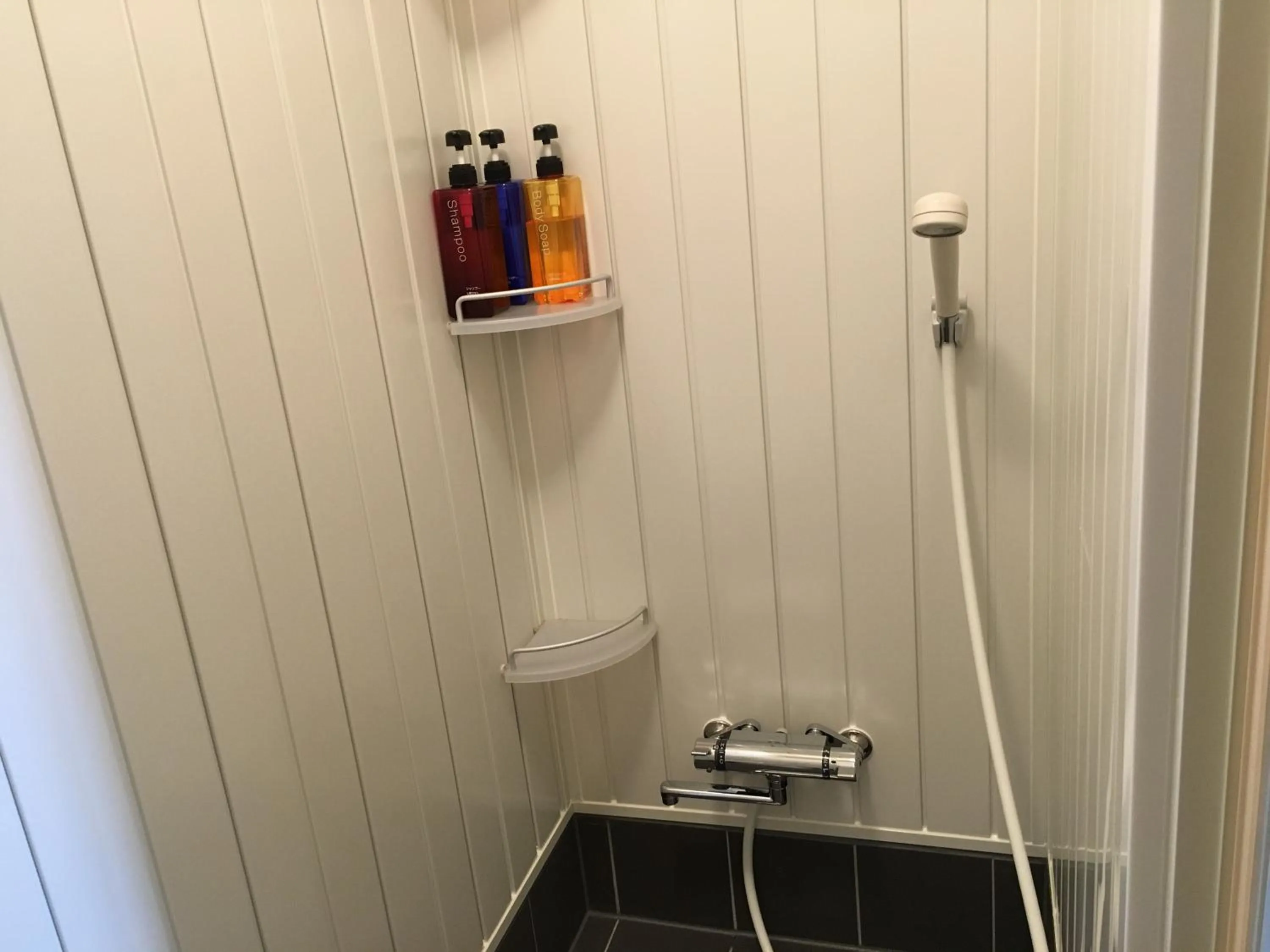 Shower in GuestHouse Guu