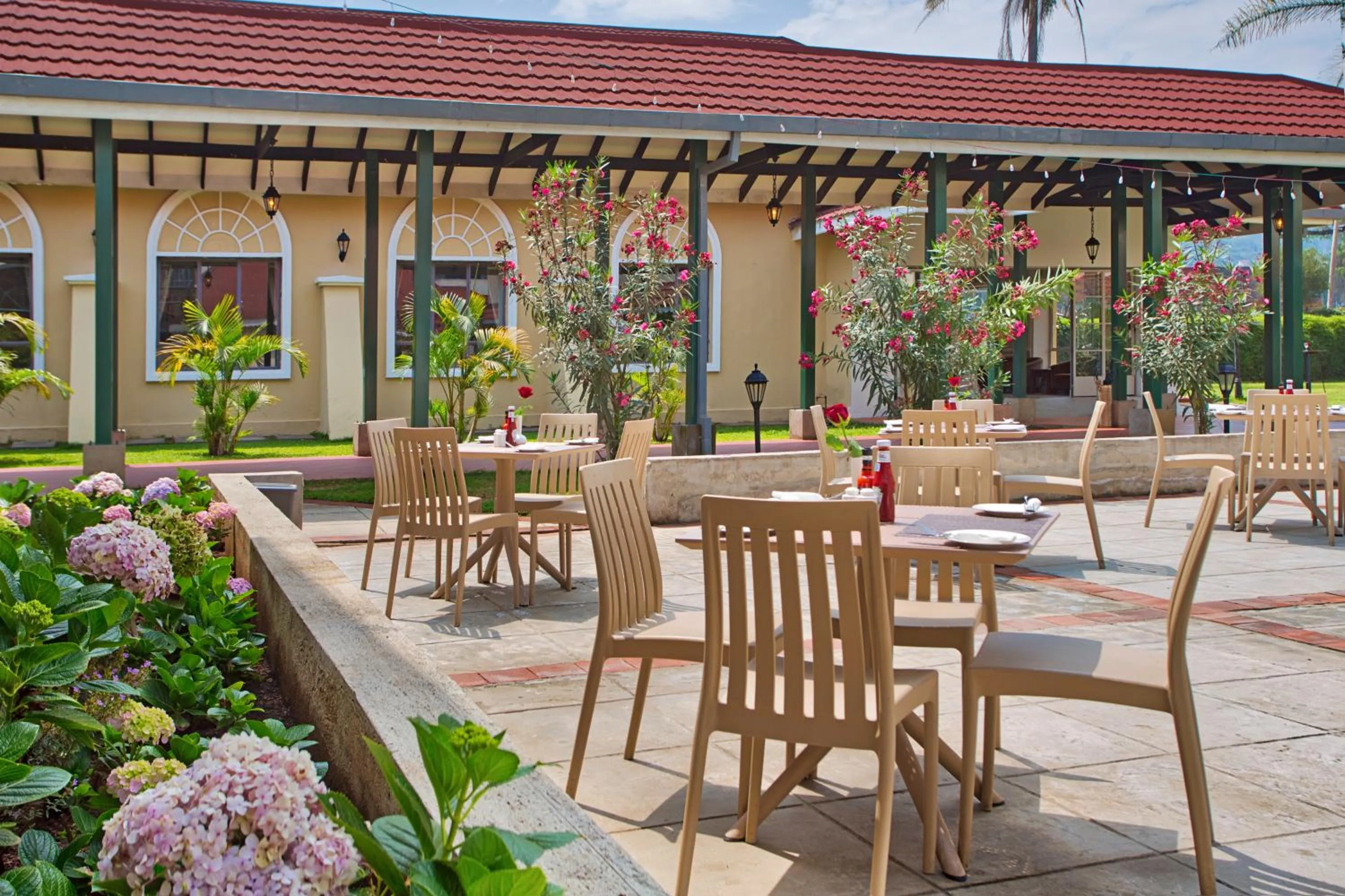 Restaurant/places to eat in Midland Hotel Nakuru