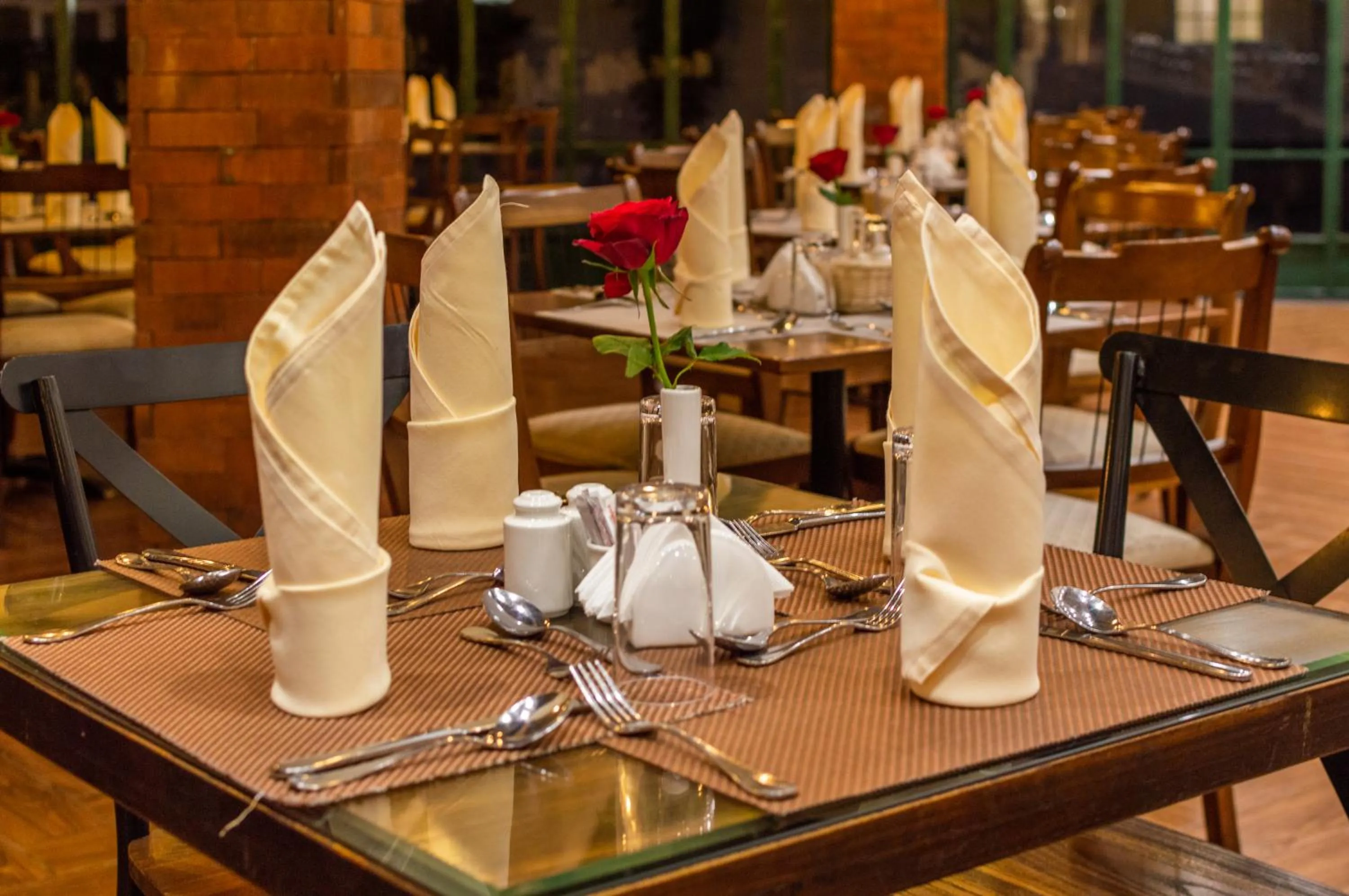 Restaurant/places to eat in Midland Hotel Nakuru