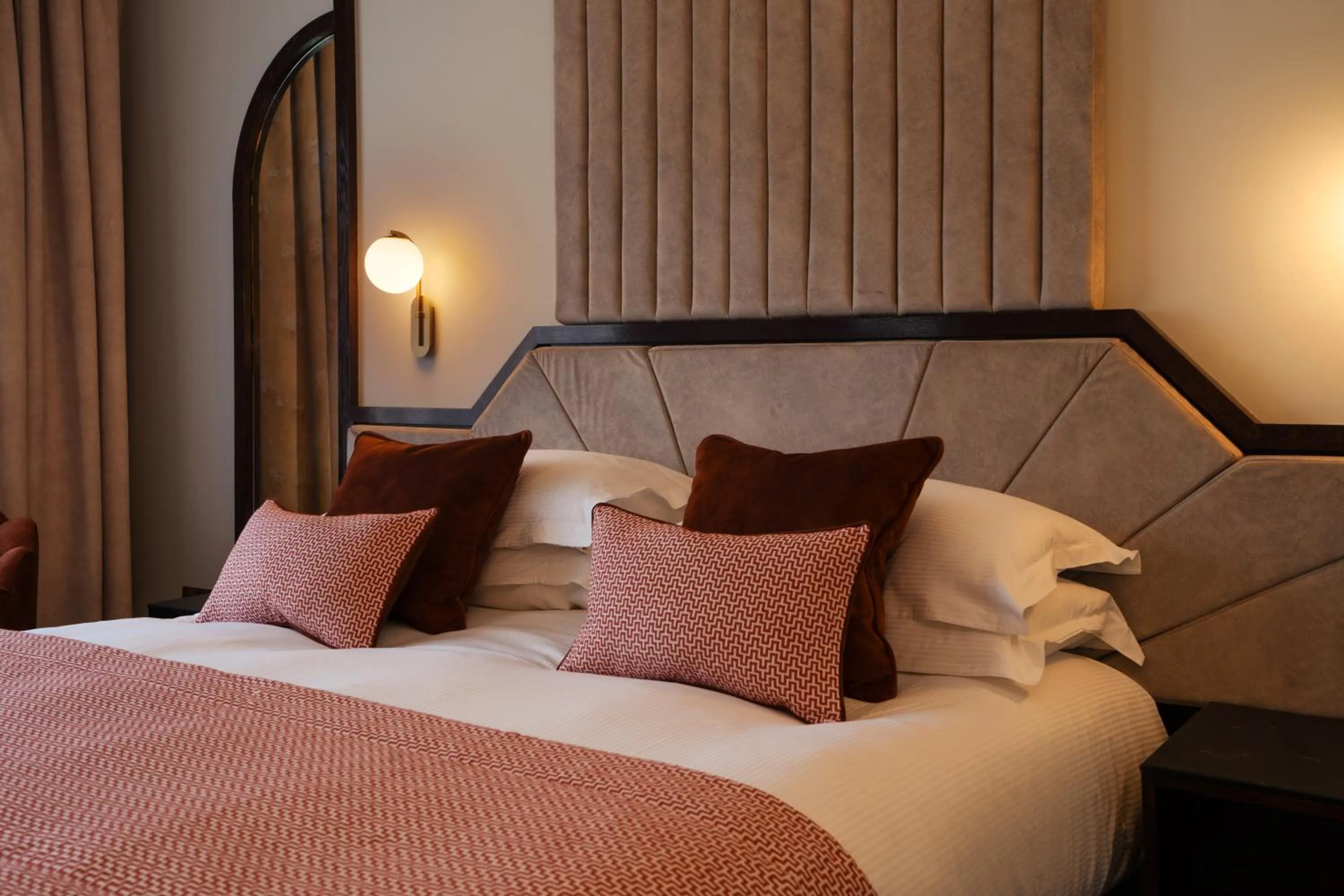 Bedroom, Bed in Crossbasket Castle, Hotel & Restaurant