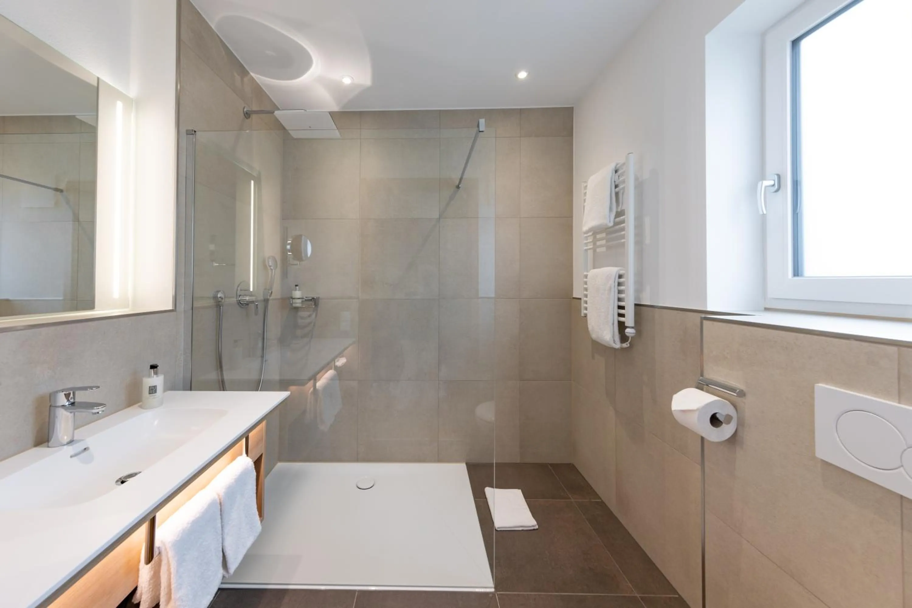 Shower in Hotel Restaurant Zur Linde