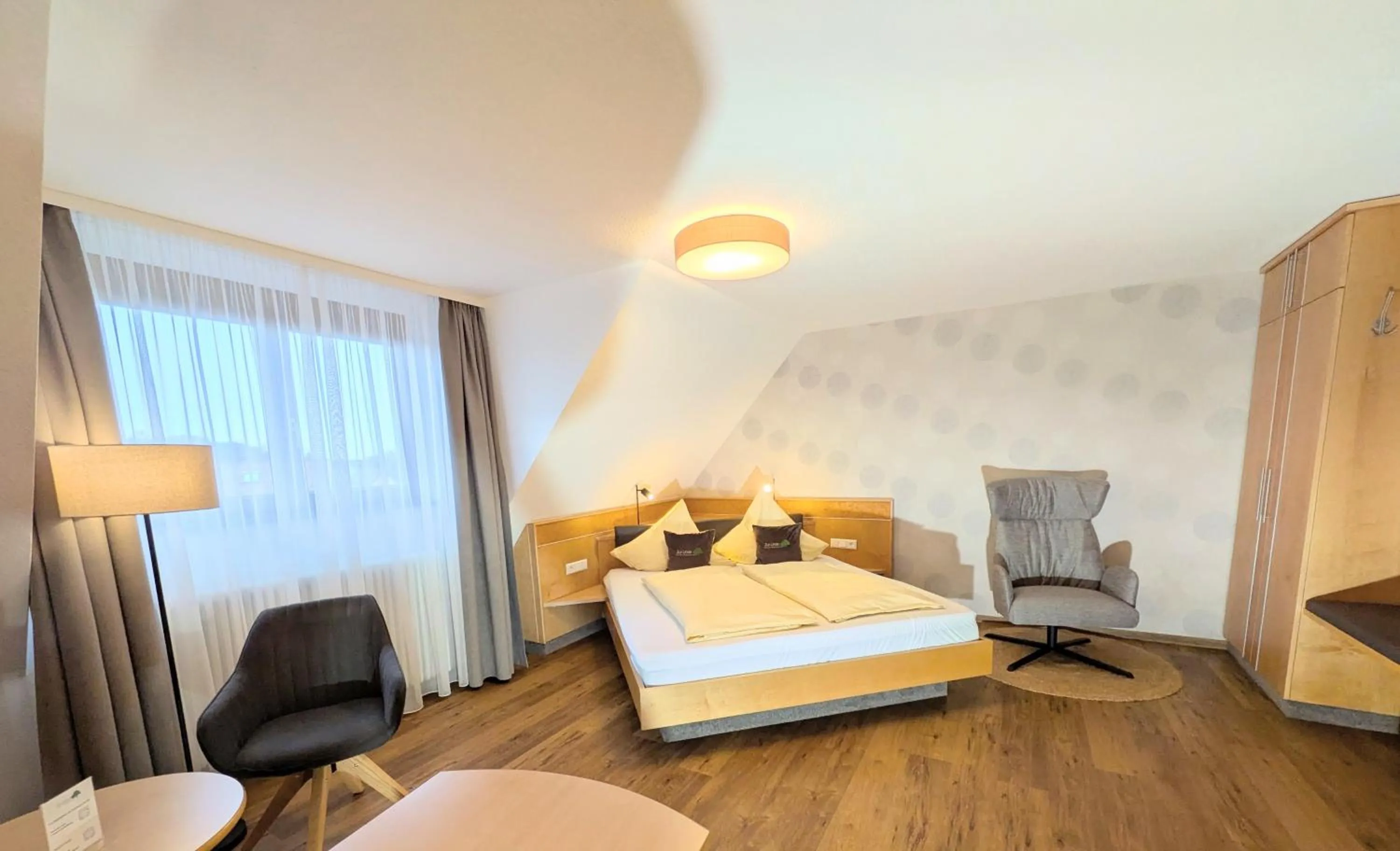 Photo of the whole room, Bed in Hotel Restaurant Zur Linde