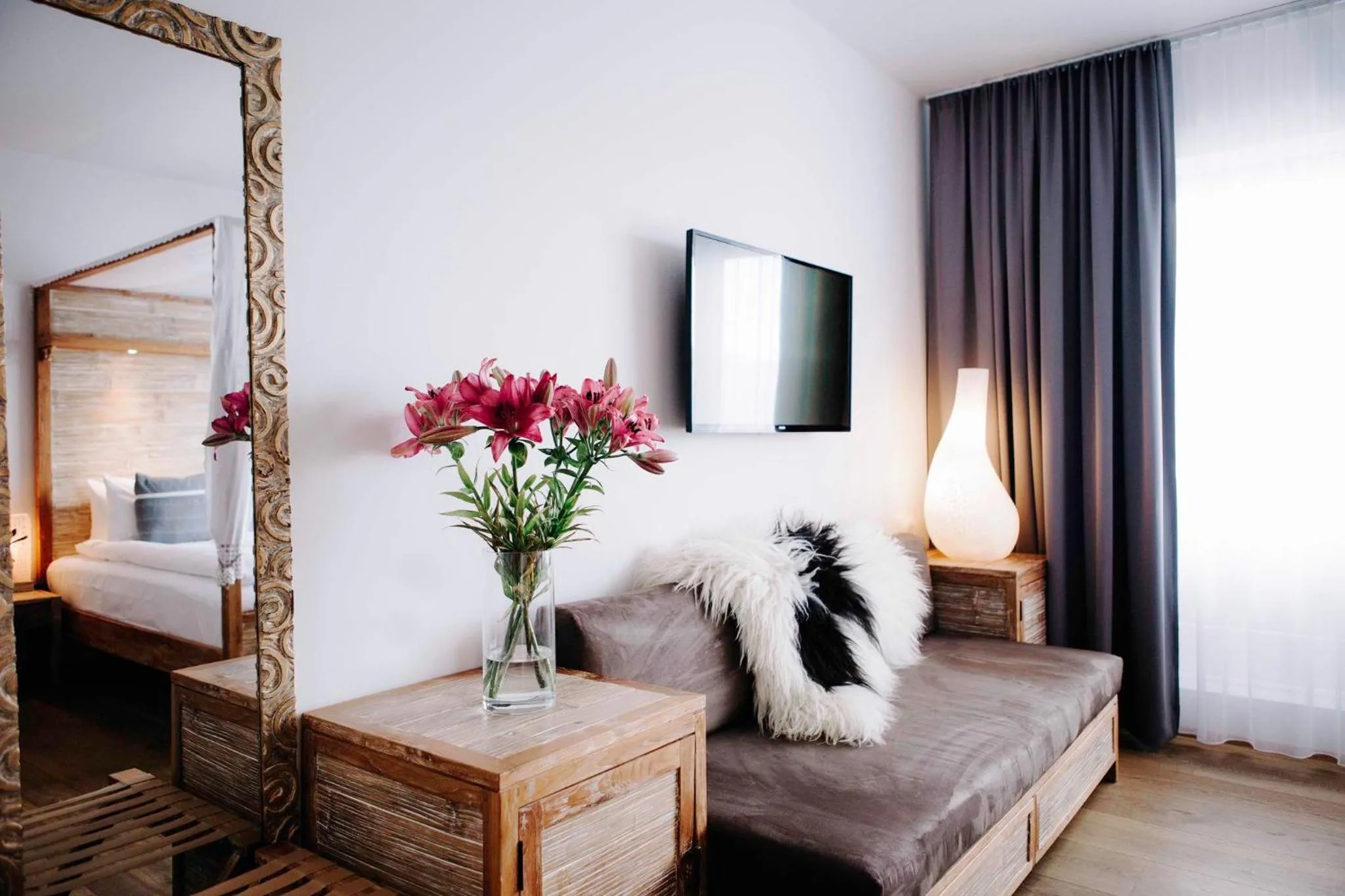 Photo of the whole room, Bed in Eyja Guldsmeden Hotel