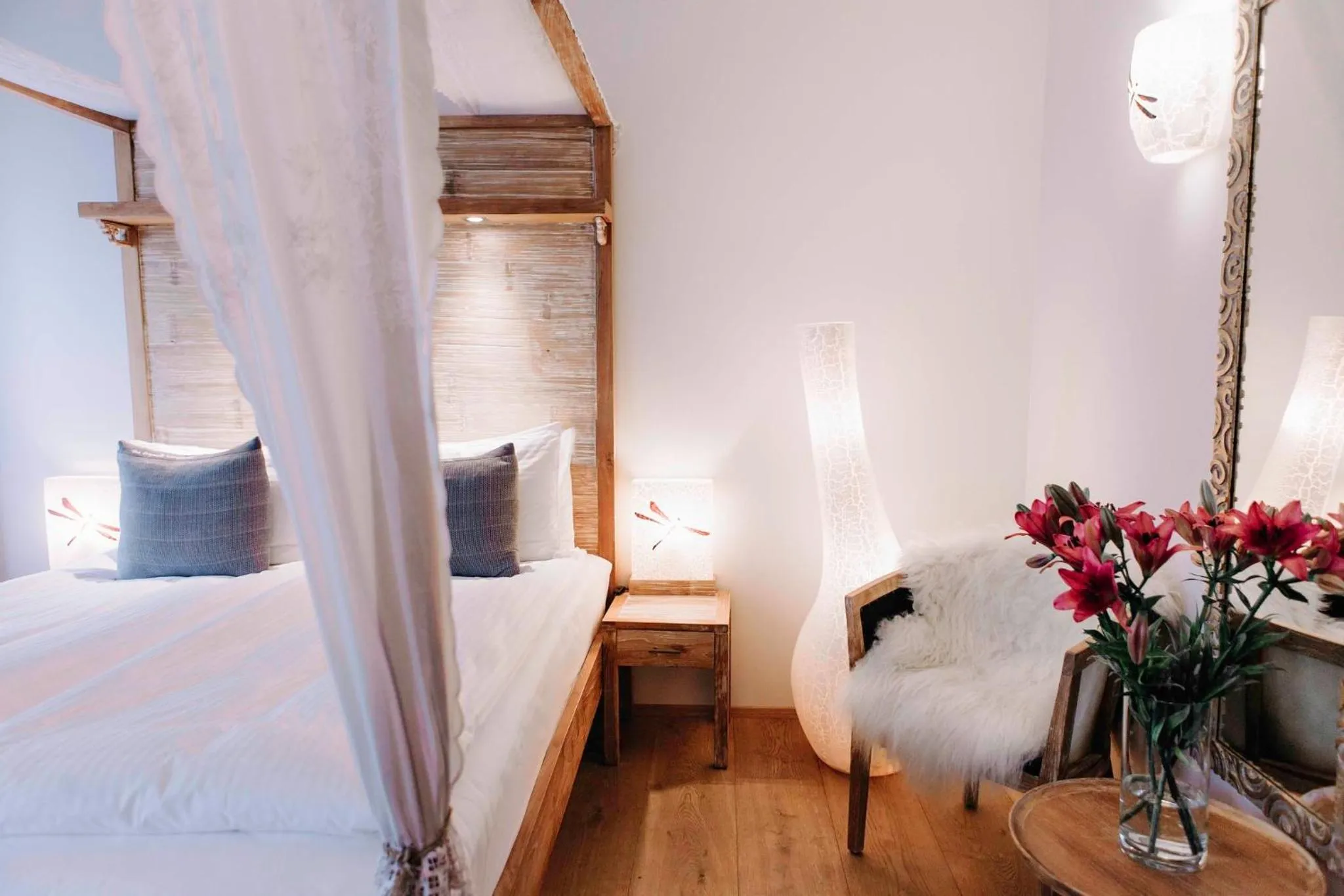 Photo of the whole room, Bed in Eyja Guldsmeden Hotel