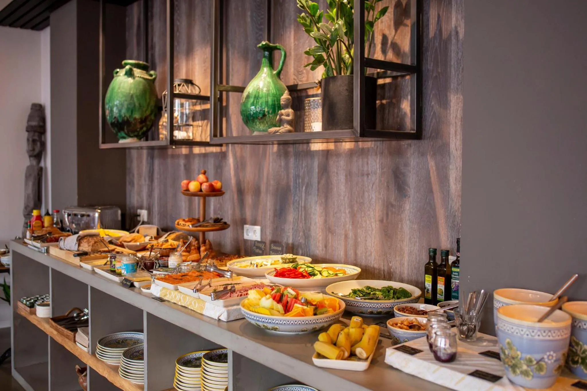 Buffet breakfast in Eyja Guldsmeden Hotel