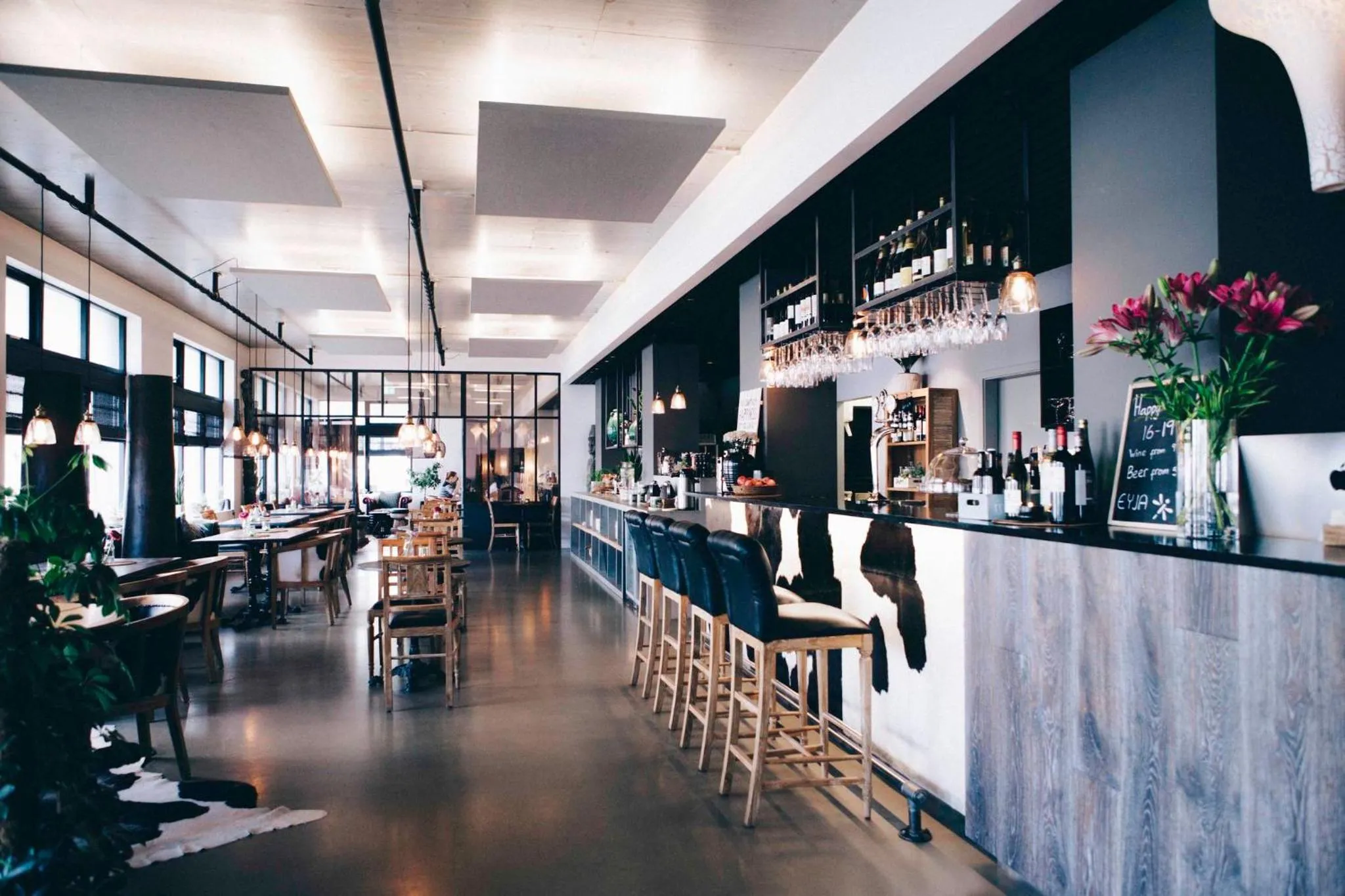 Restaurant/places to eat in Eyja Guldsmeden Hotel