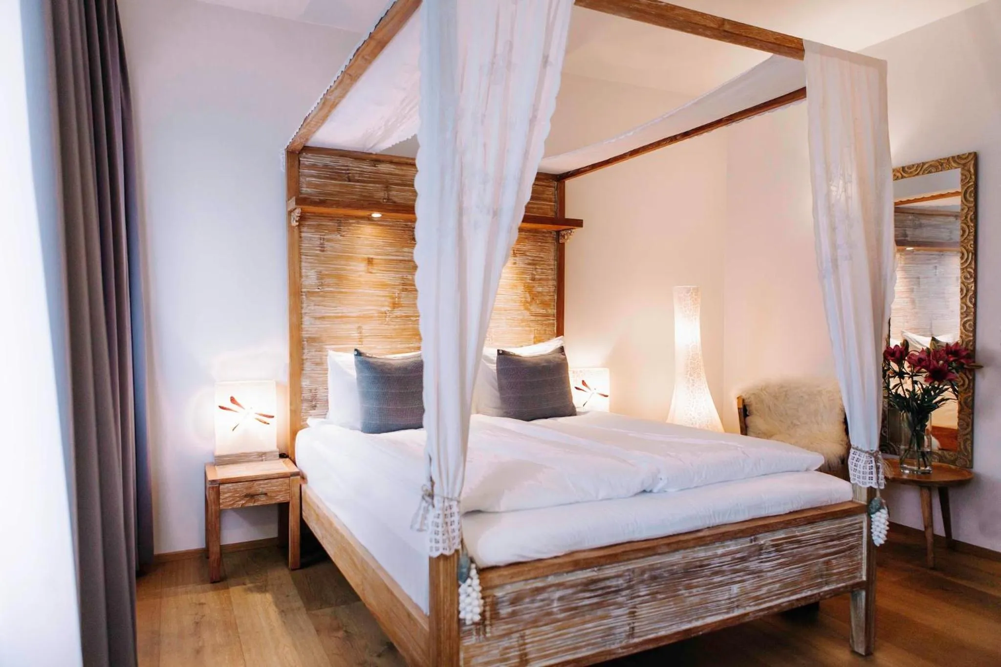 Photo of the whole room, Bed in Eyja Guldsmeden Hotel