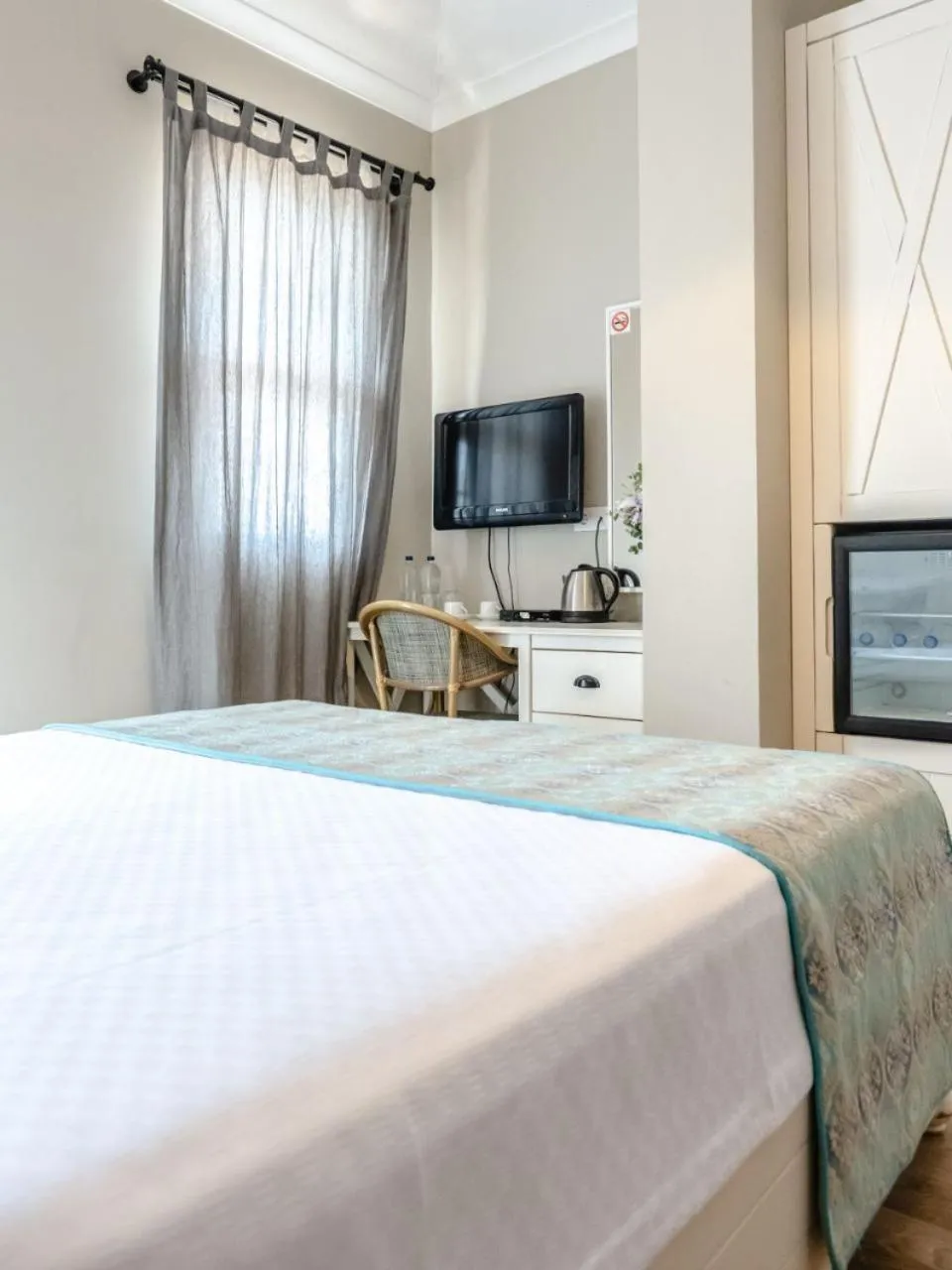 TV and multimedia in Side Kleopatra Hotel