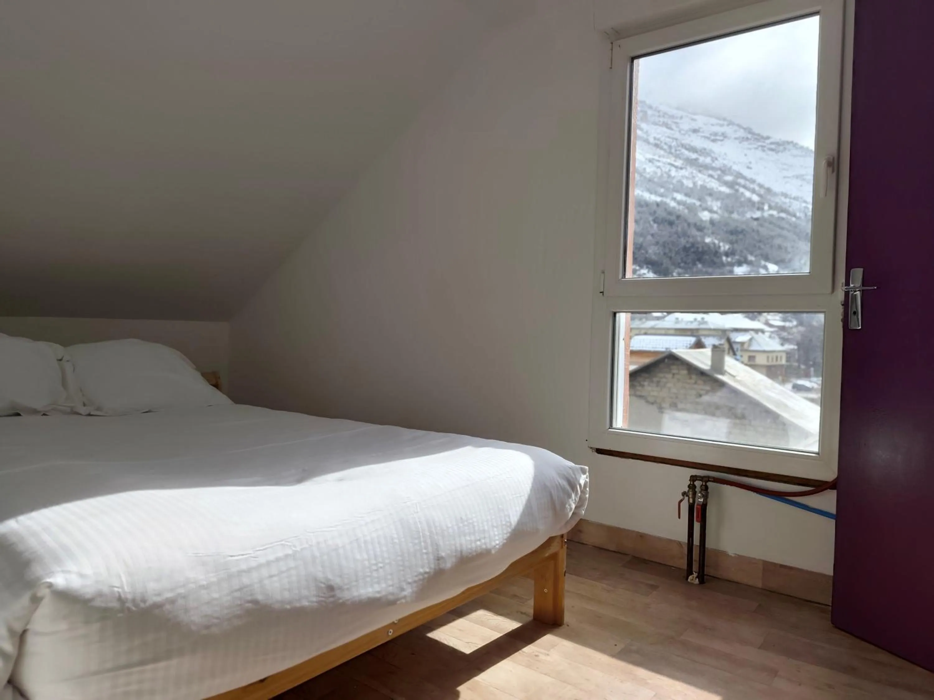 Bedroom, Bed in Ice Rock Hotel