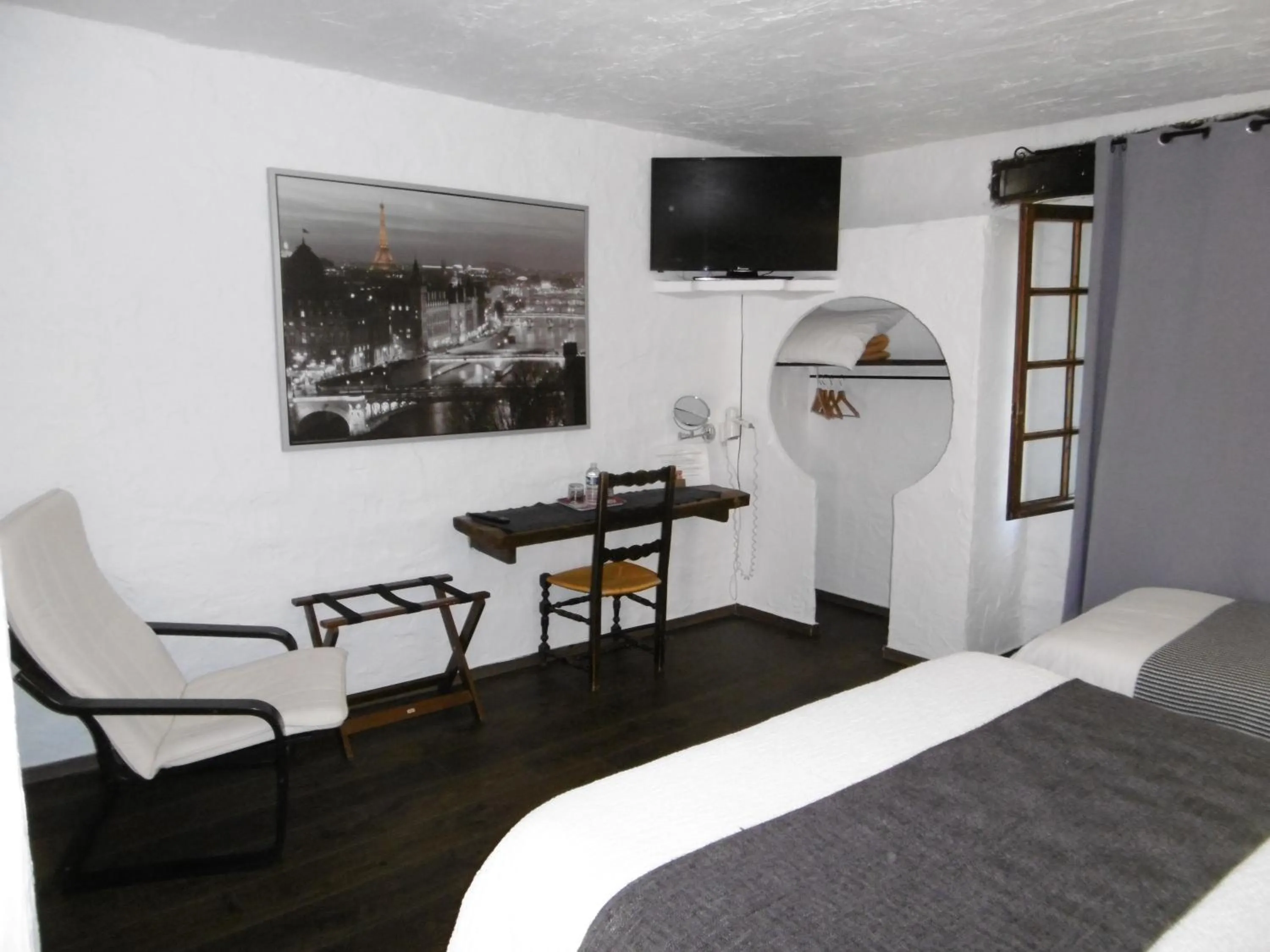 Photo of the whole room, Bed in Le Relais Des Vieilles Postes