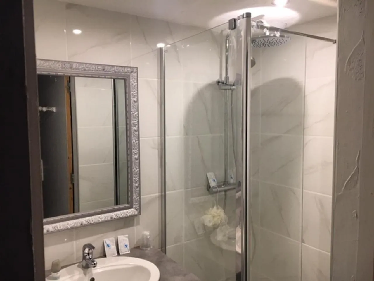 Bathroom in Le Relais Des Vieilles Postes