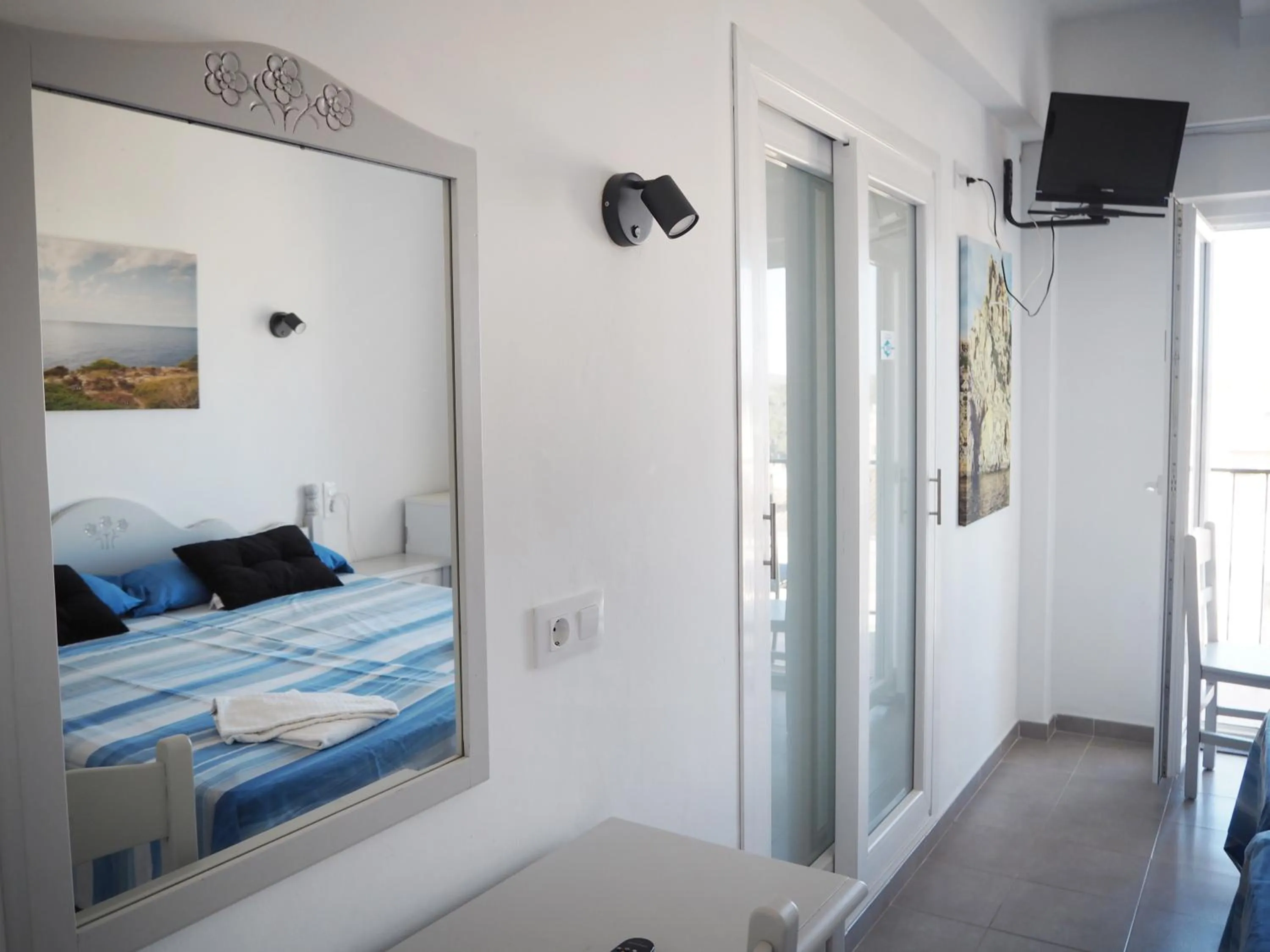 Photo of the whole room, Bed in Hotel Rocamar