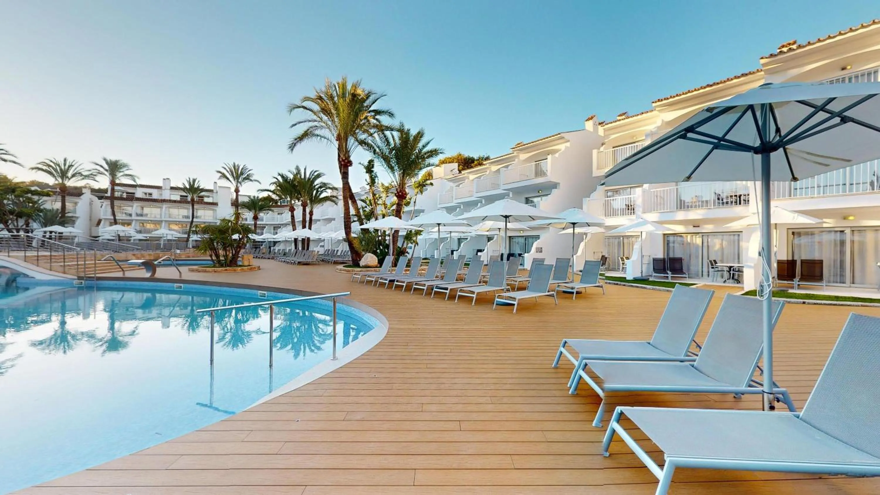 Swimming pool in Playas Ca's Saboners