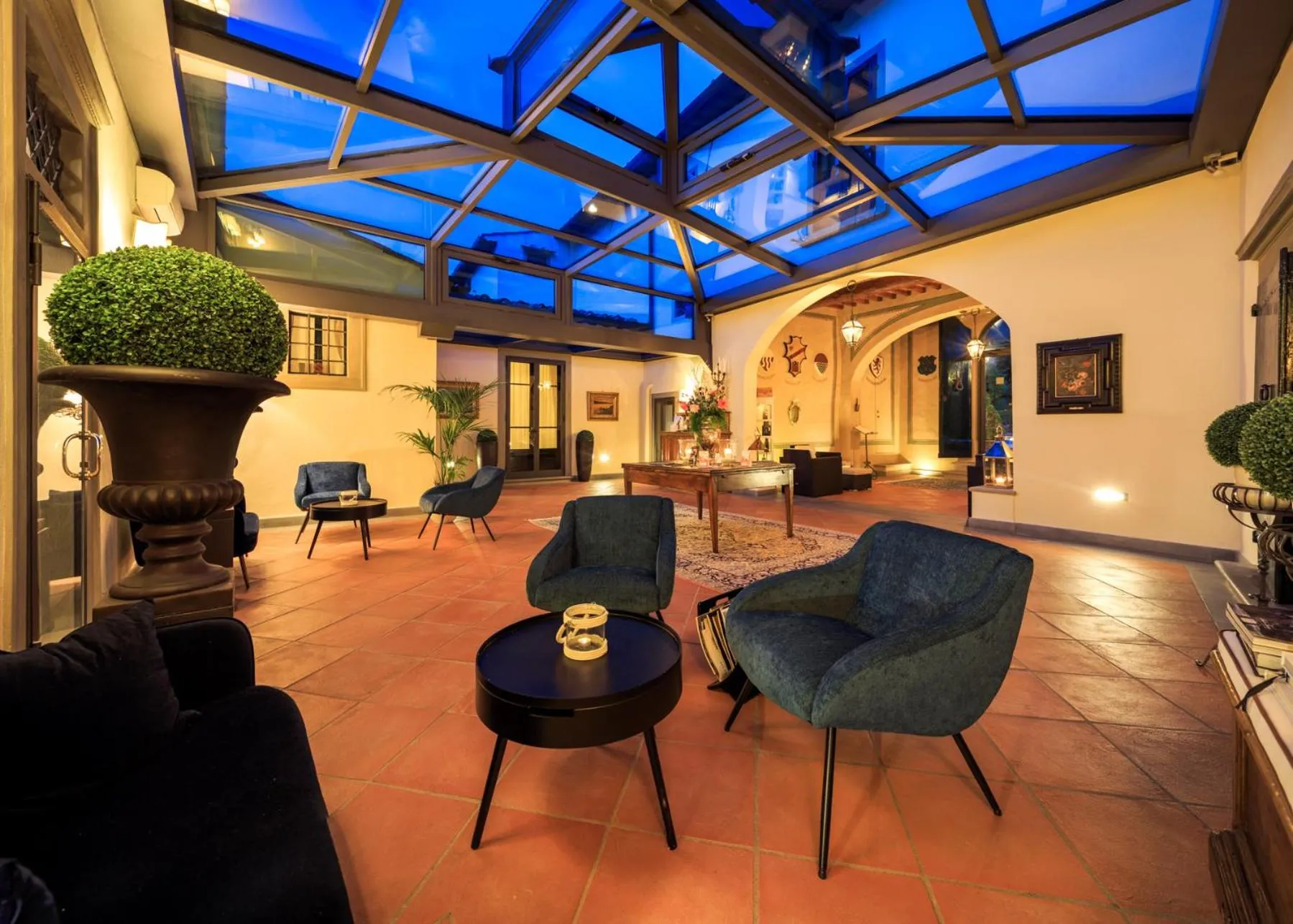 Communal lounge/ TV room in Villa Il Sasso - Dimora d'Epoca