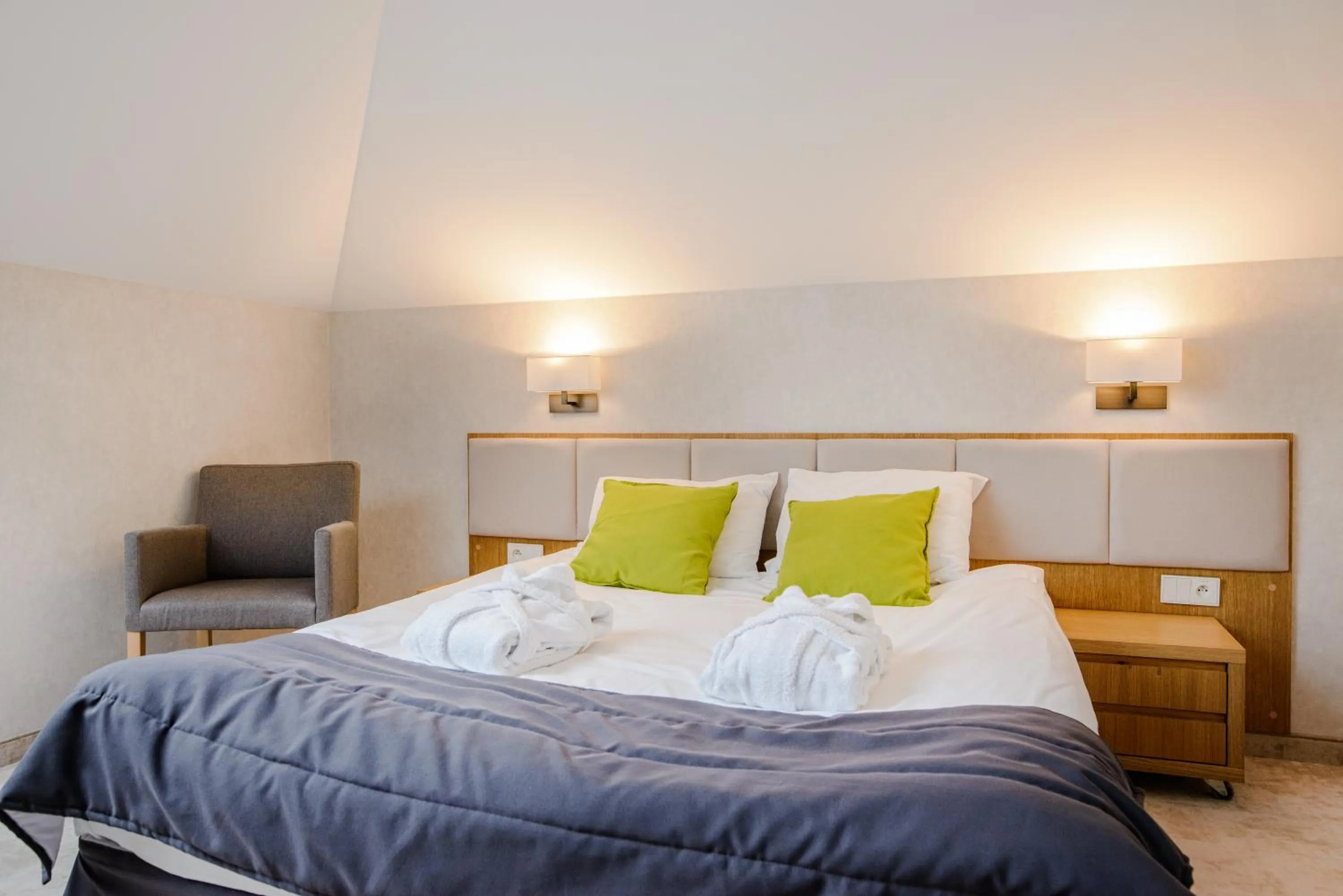 Photo of the whole room, Bed in Eva Park Life & Spa