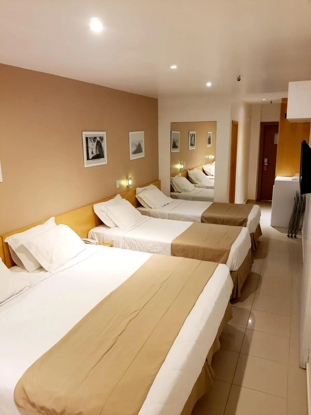 Bed in Atlantis Copacabana Hotel