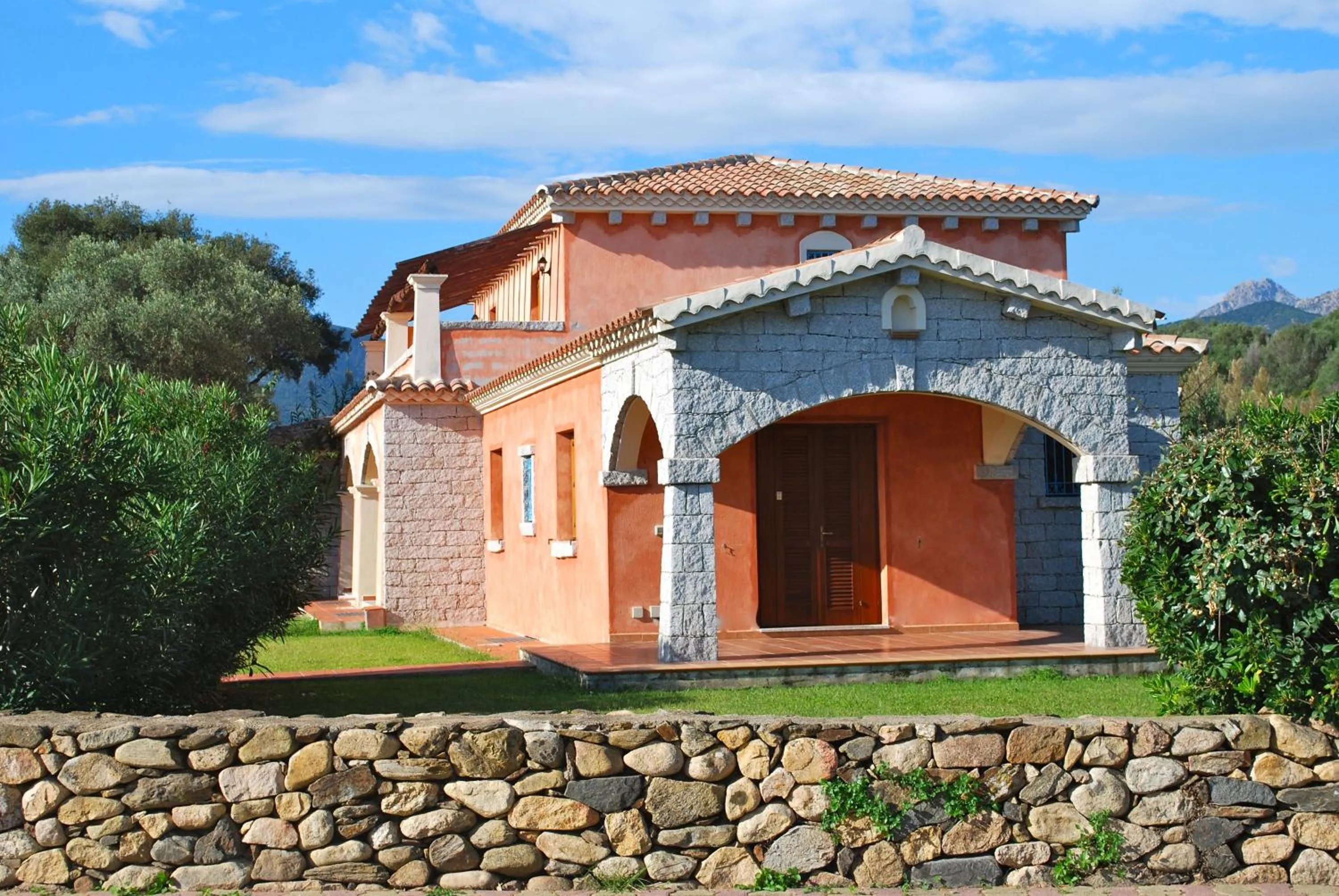Property building in Vecchio Stazzo