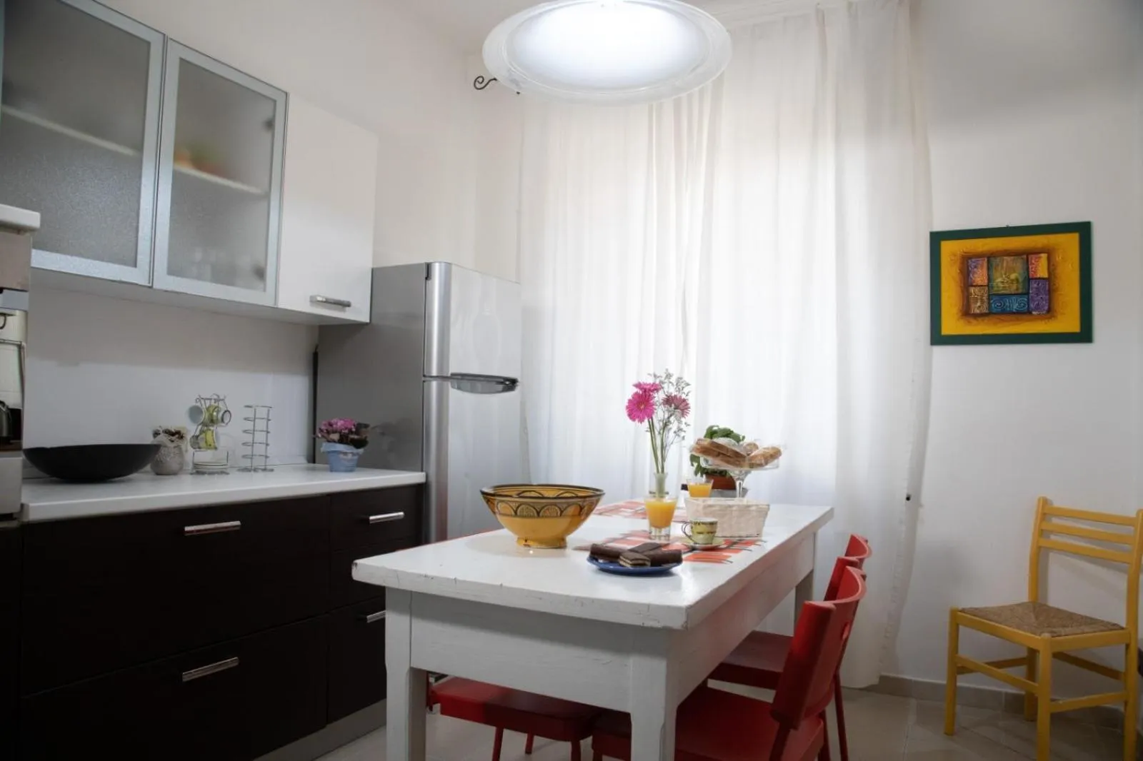 Communal lounge/ TV room in La Vispa Teresa zona ospedale