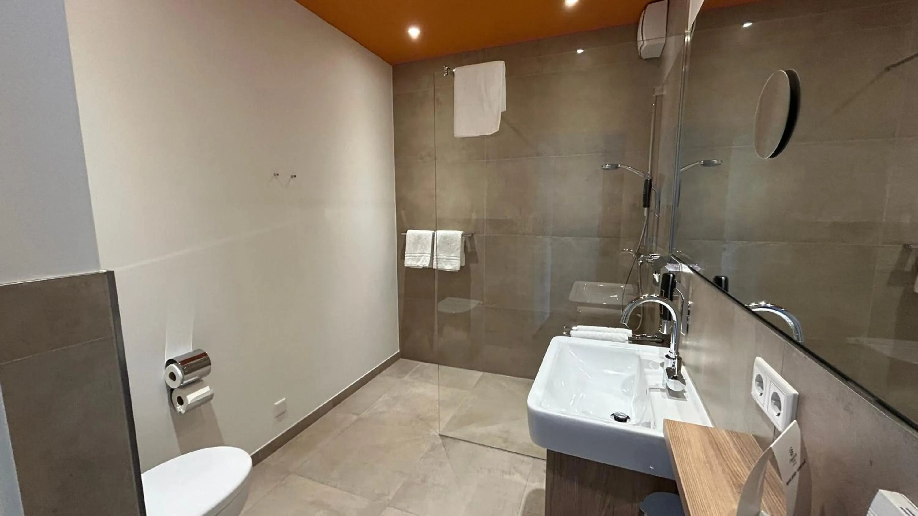 Bathroom in Steverbett Hotel