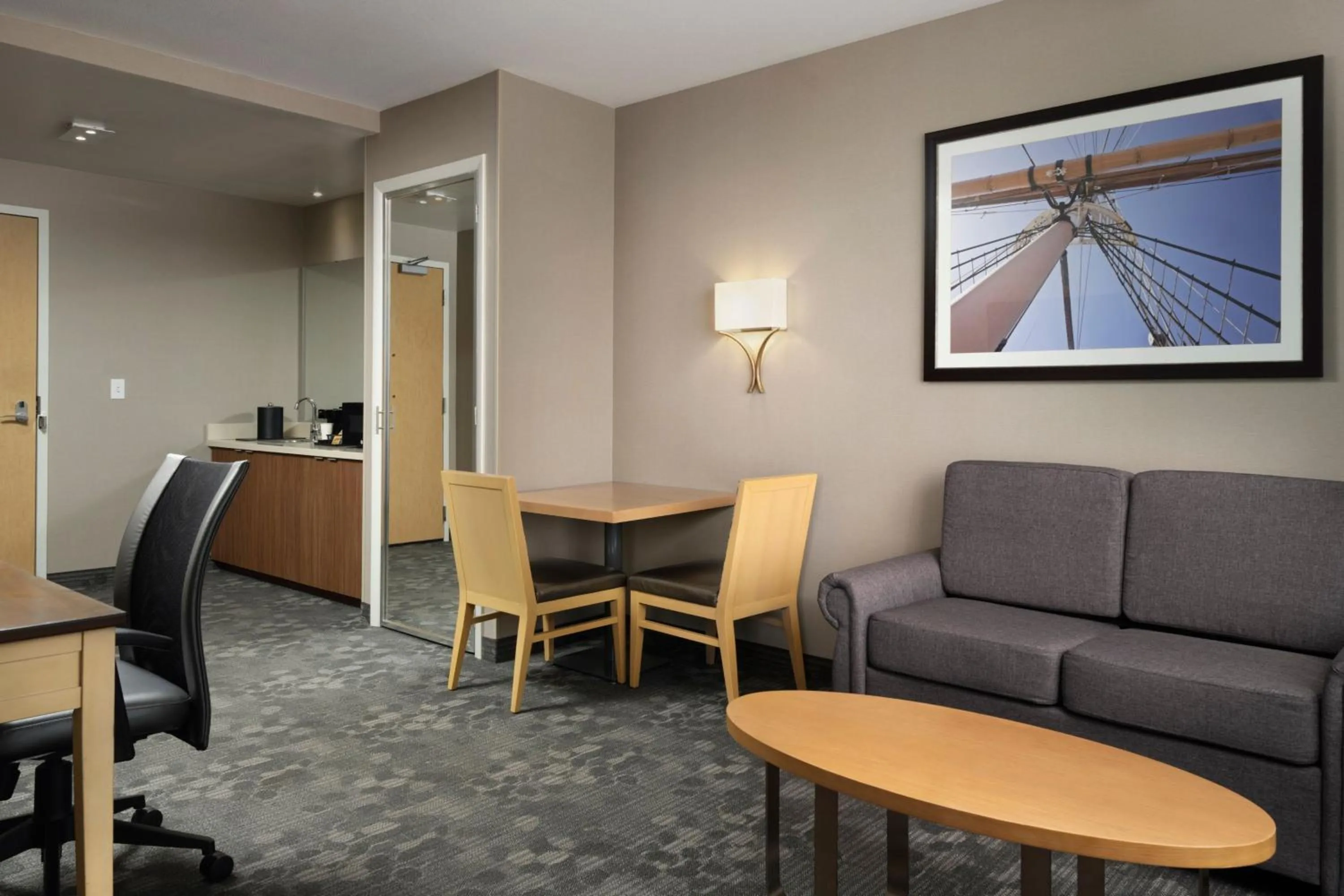 Photo of the whole room in Courtyard by Marriott Erie Bayfront