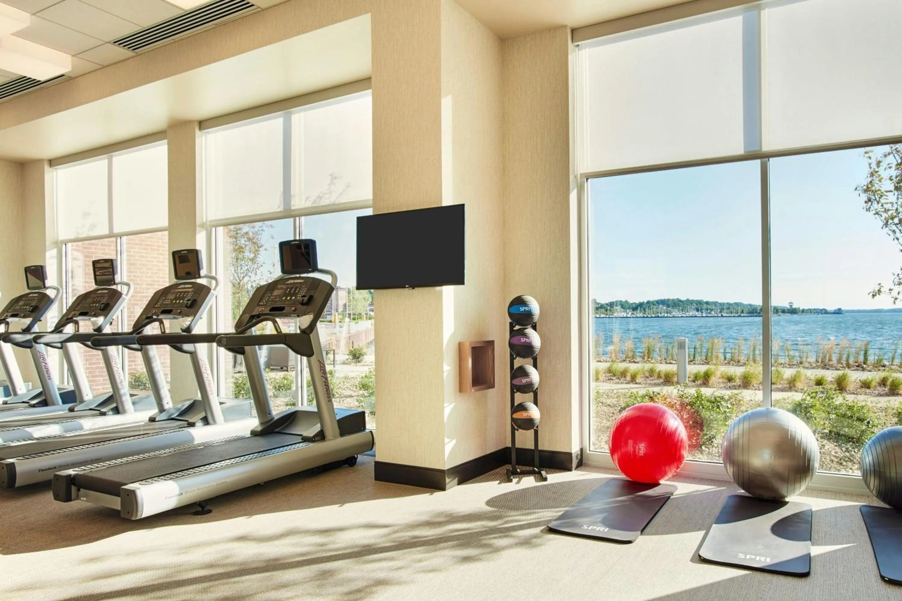 Fitness centre/facilities in Courtyard by Marriott Erie Bayfront