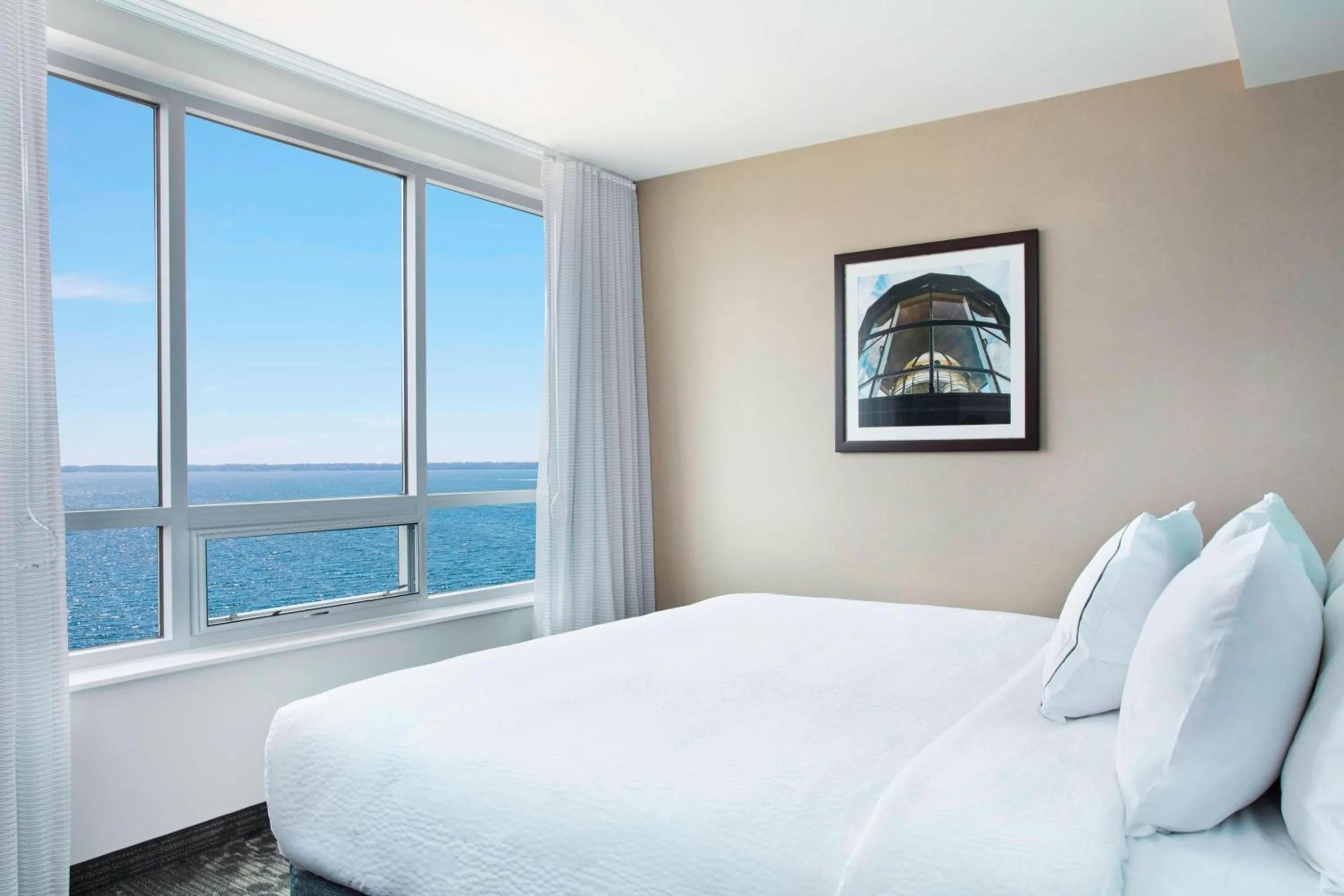 Photo of the whole room, Bed in Courtyard by Marriott Erie Bayfront