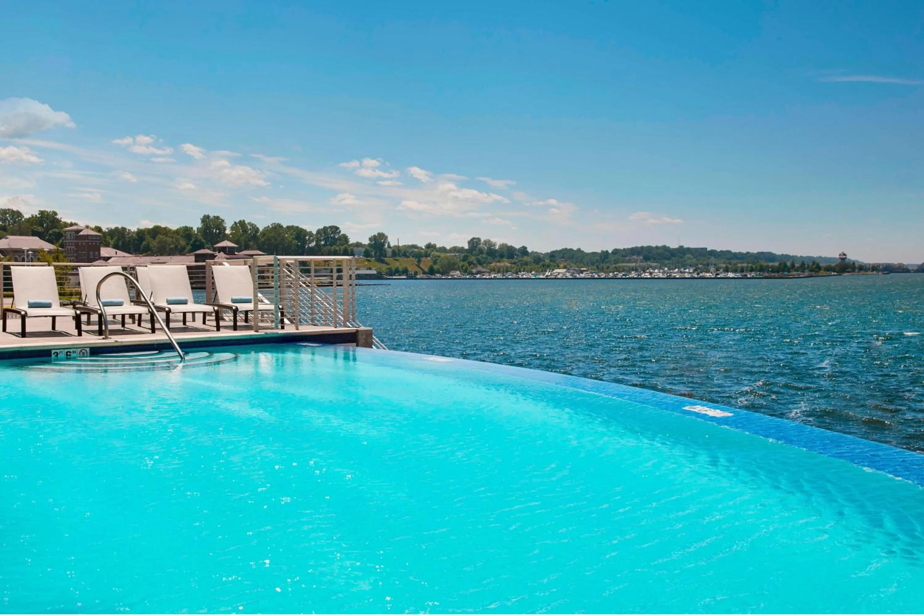 Swimming pool in Courtyard by Marriott Erie Bayfront