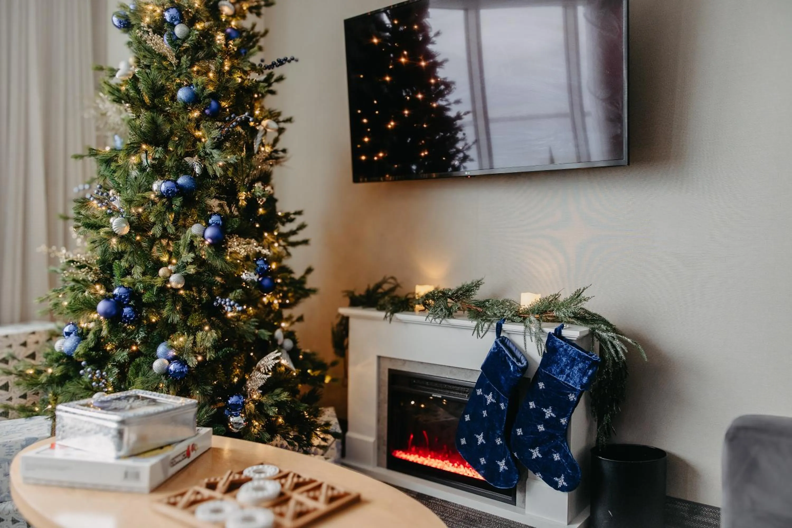 Family in Courtyard by Marriott Erie Bayfront