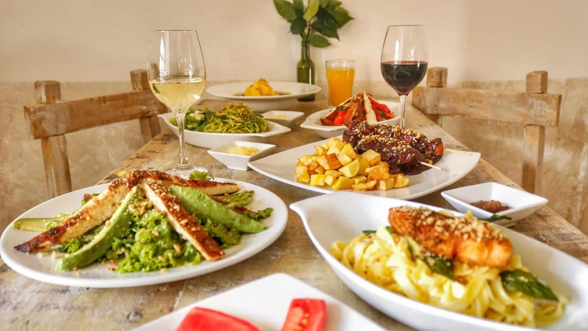 Restaurant/places to eat in Niños Hotel Fierro