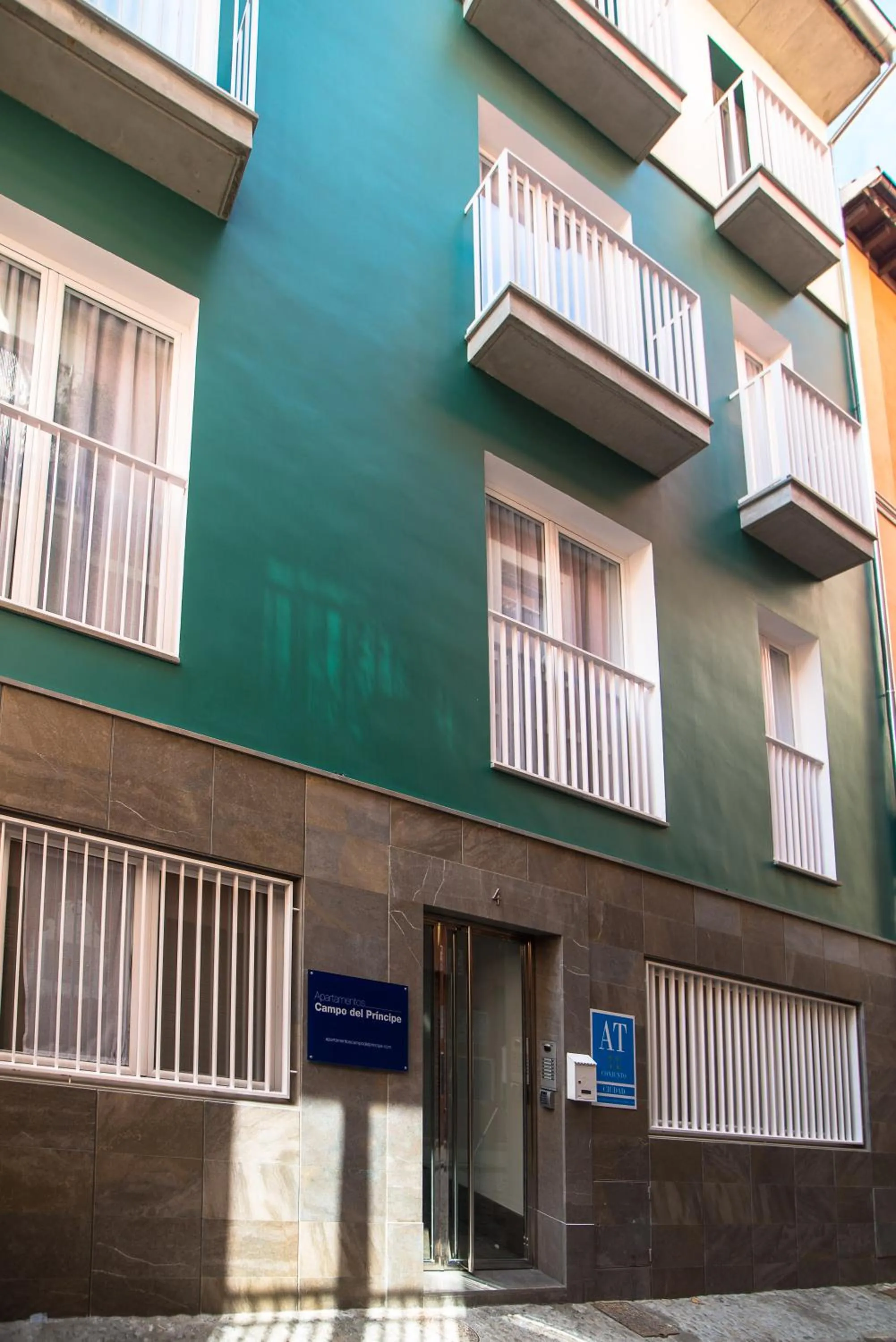 Property building in Apartamentos Campo Del Príncipe