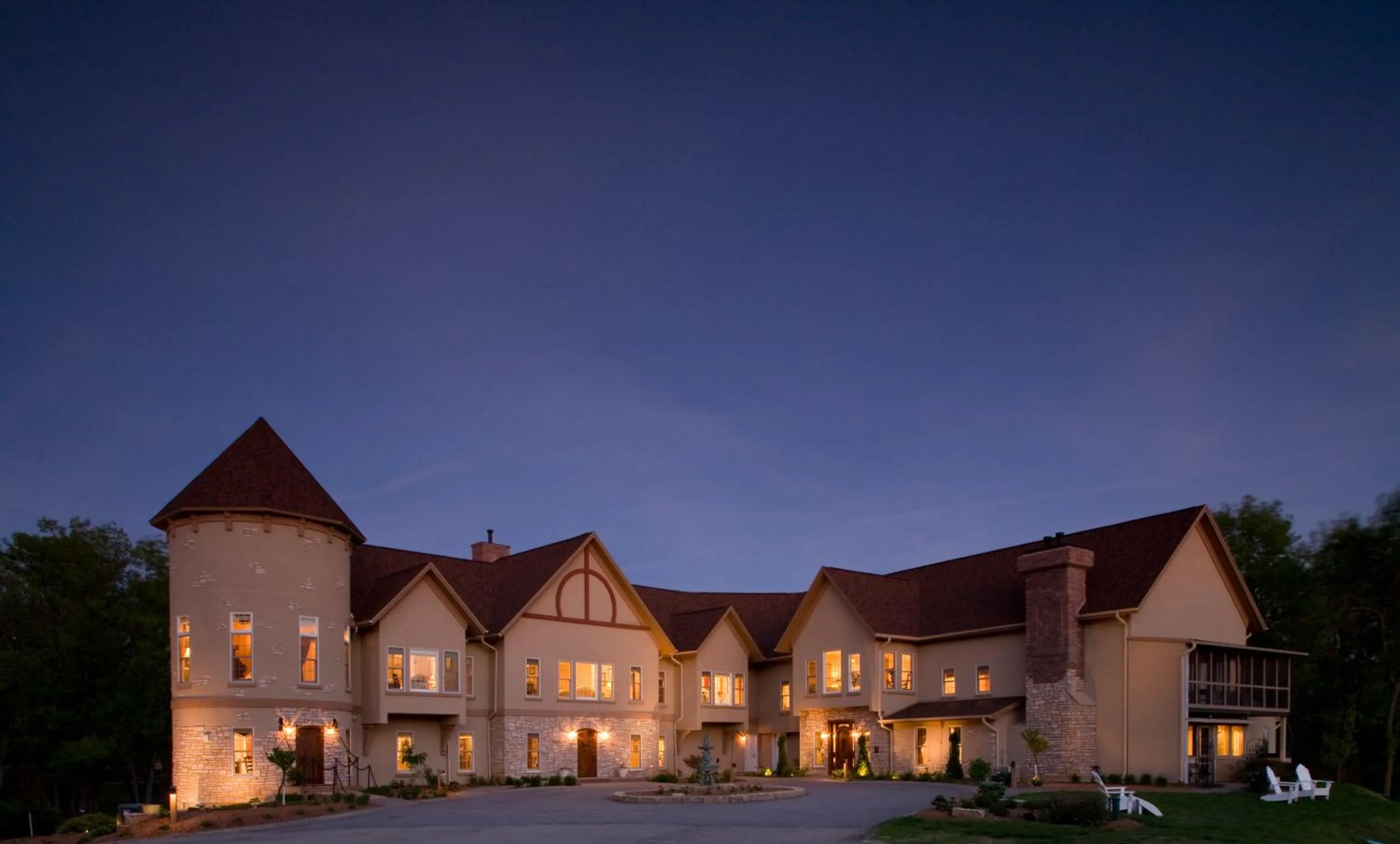 Property building in Goldmoor Inn & Resort