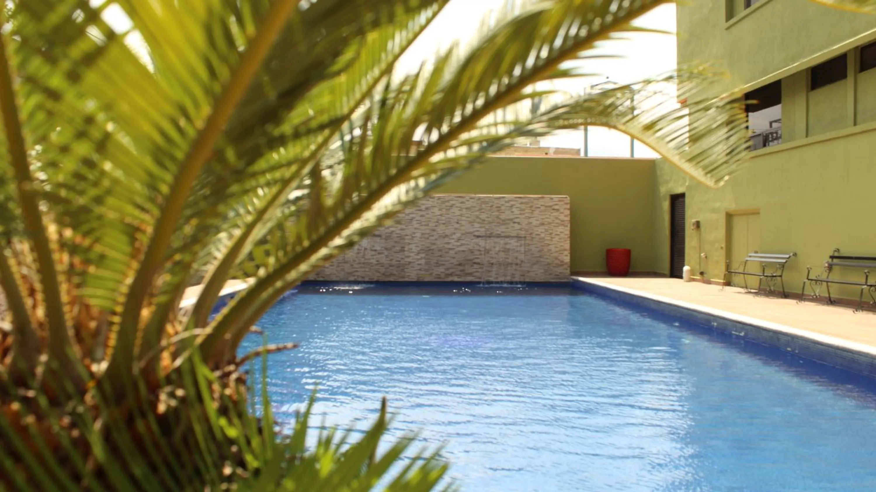 Swimming pool in Hotel Grand Reyes