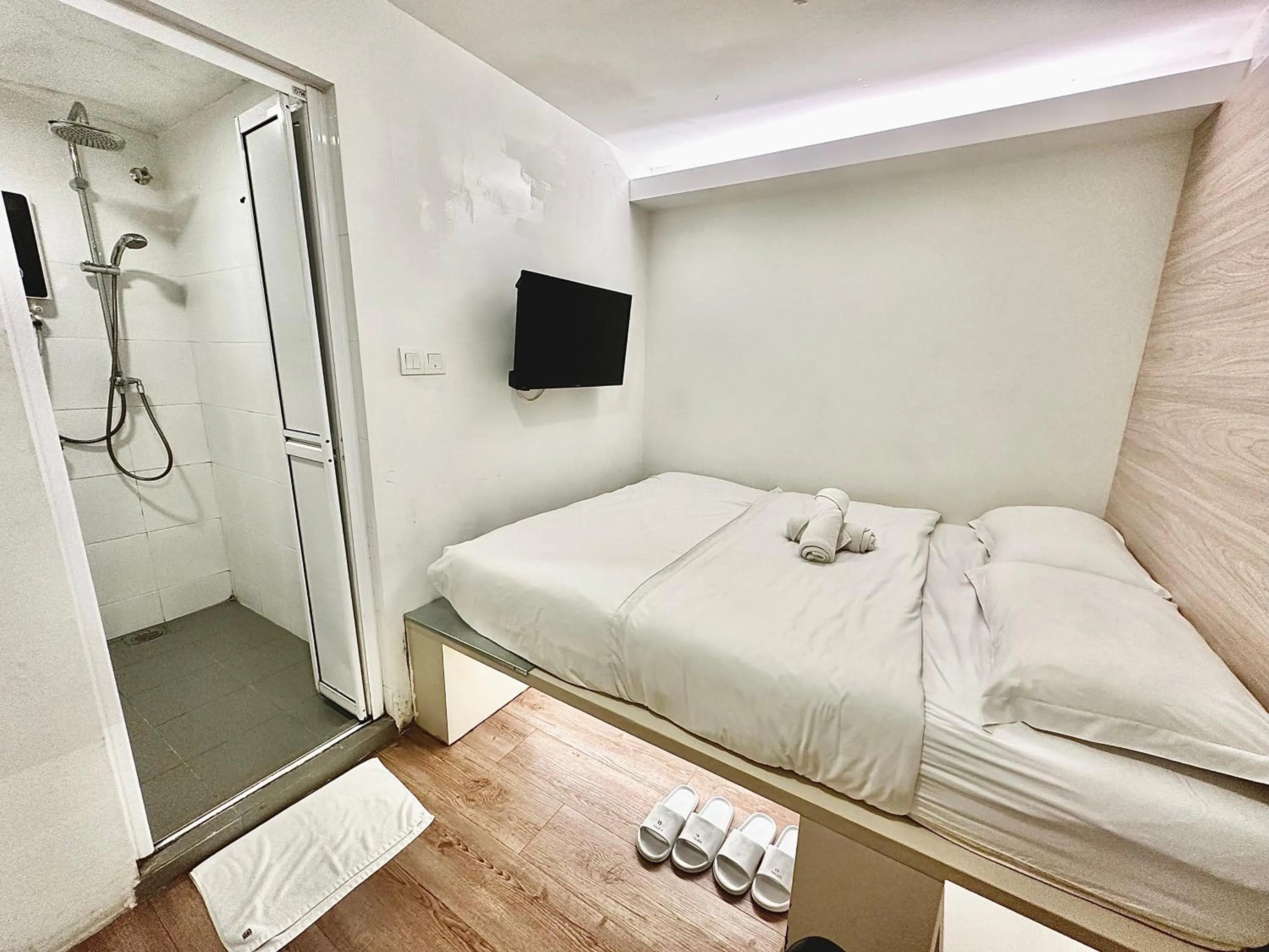 Photo of the whole room, Bed in Hotel 57 Subang Jaya