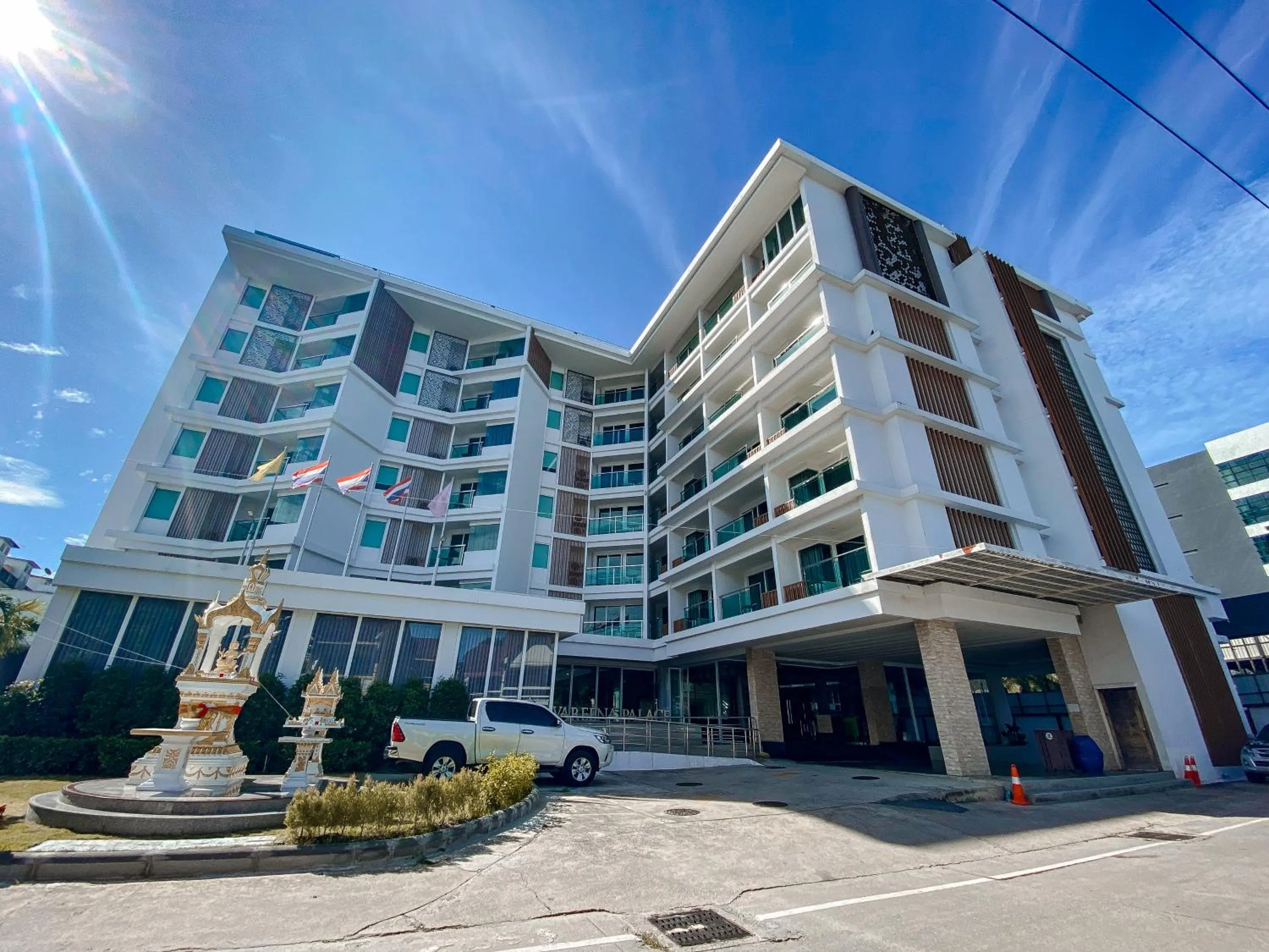 Vareena palace hotel