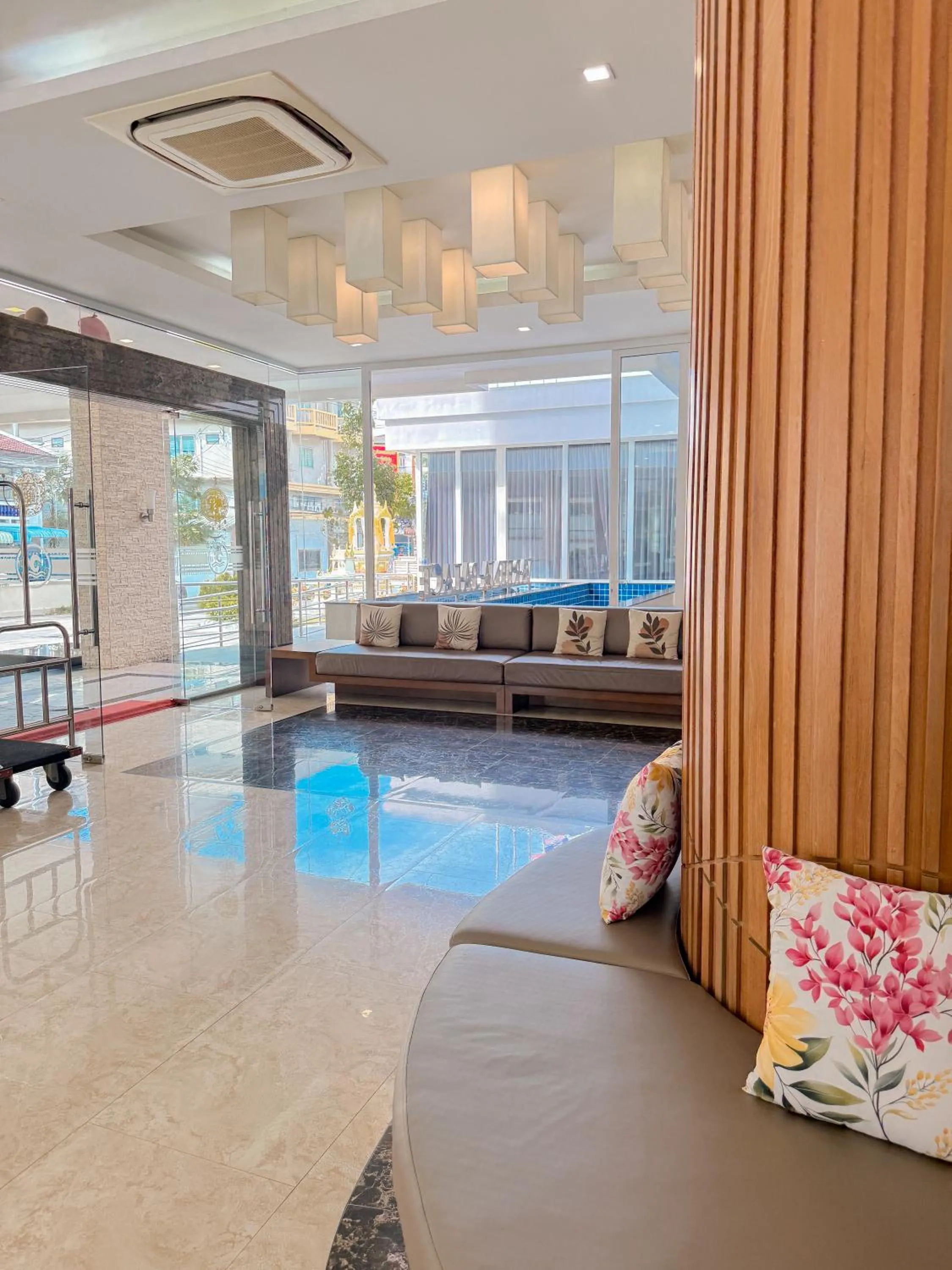 Vareena palace hotel