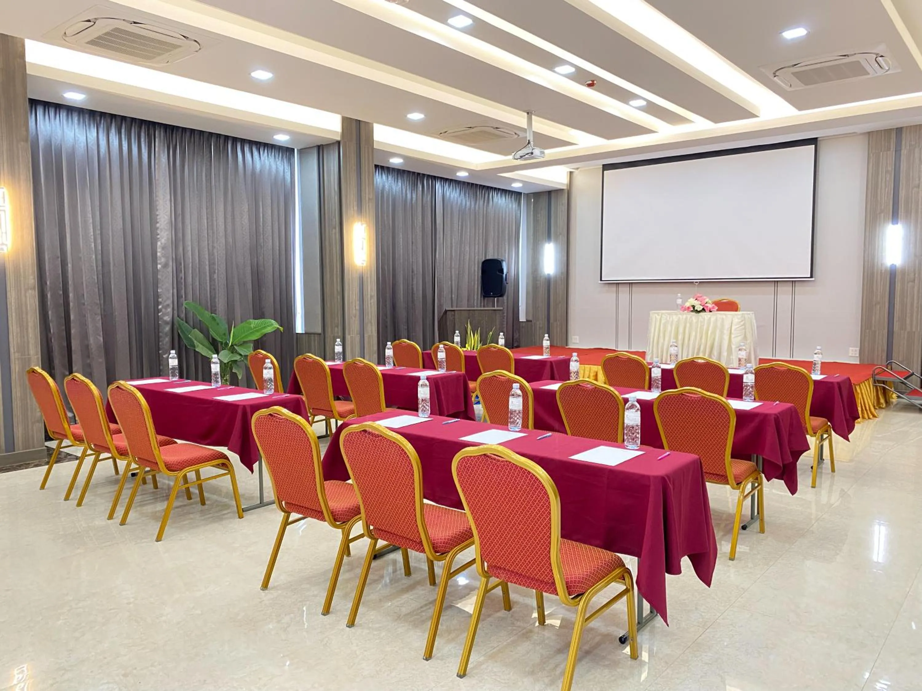 Vareena palace hotel