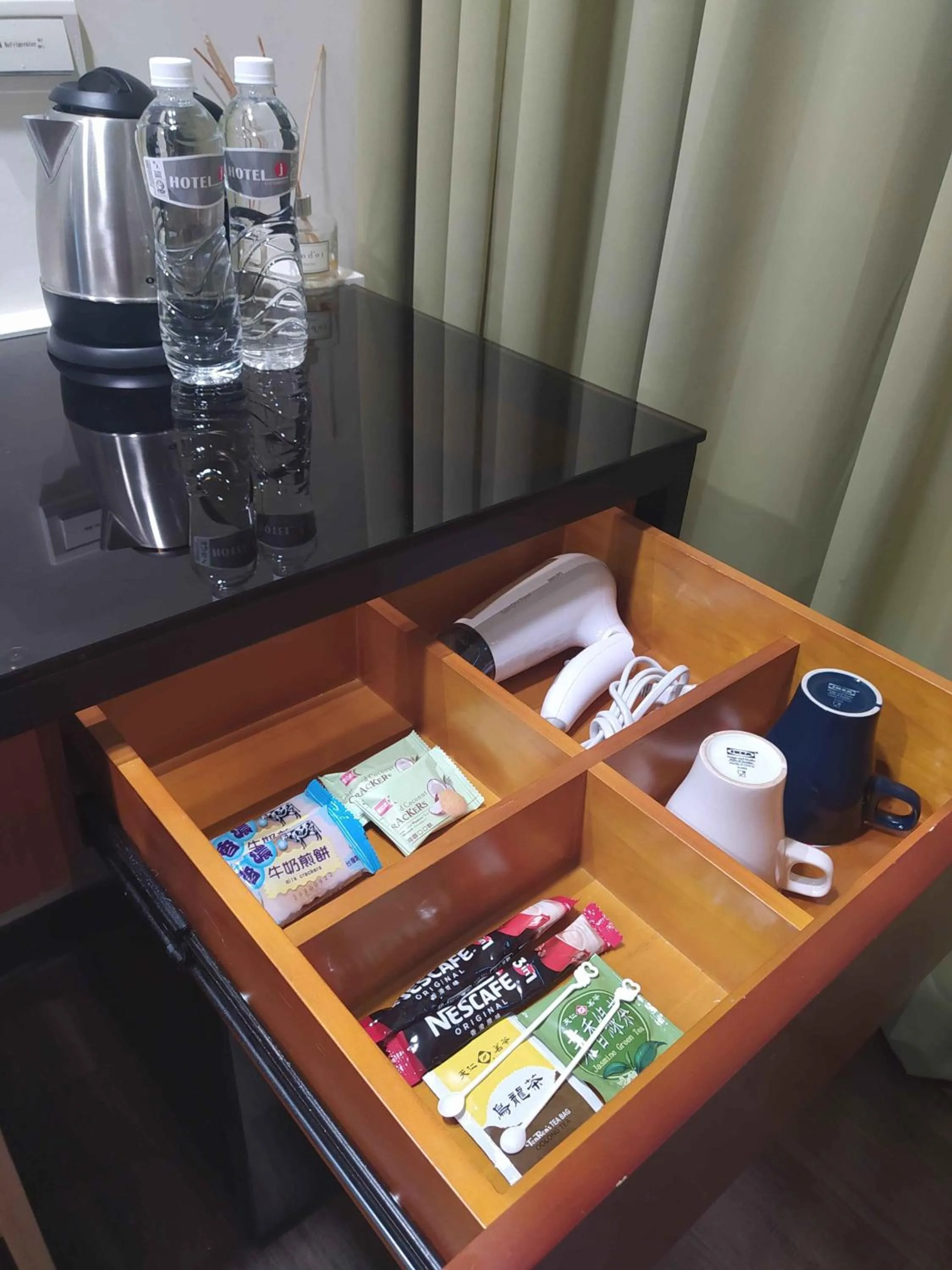 Coffee/tea facilities in Hotel J Taoyuan