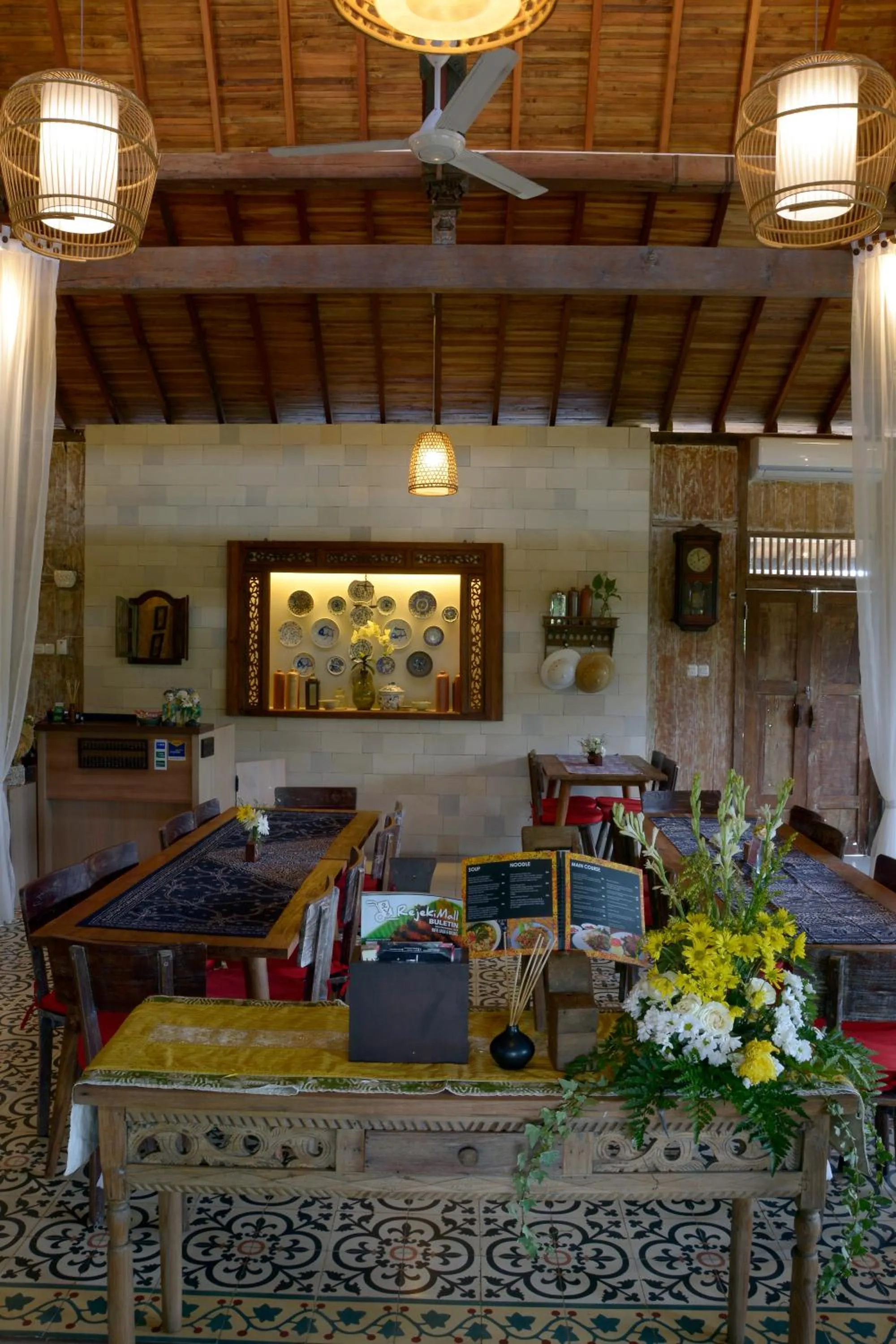 Restaurant/places to eat in WARISAN Heritage Boutique Hotel