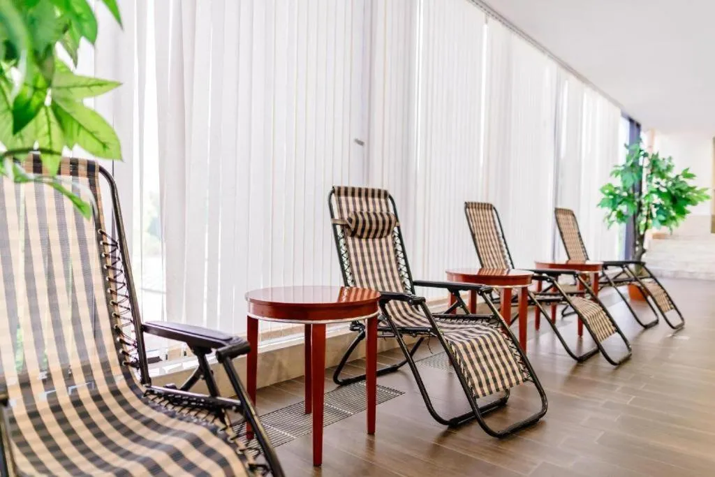 Swimming pool in Shera Inn Hotel