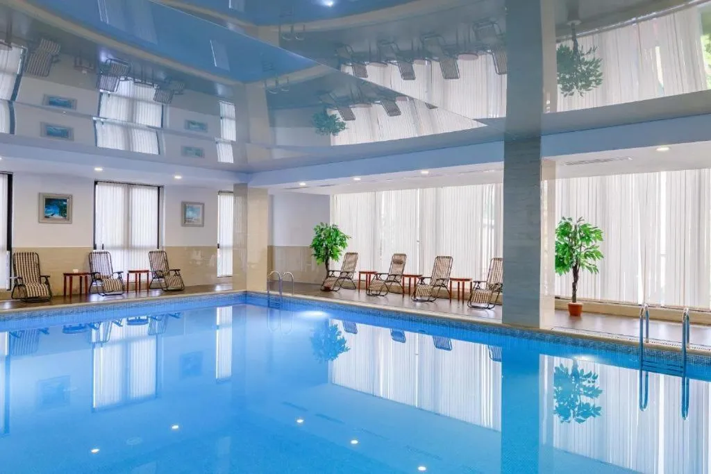 Swimming pool in Shera Inn Hotel