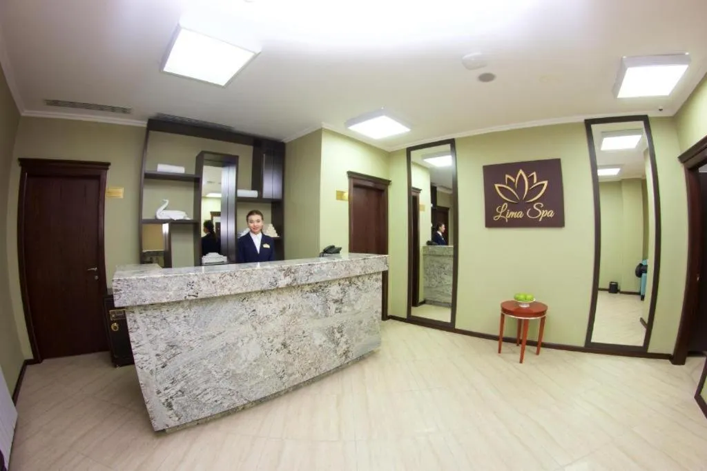 Swimming pool in Shera Inn Hotel