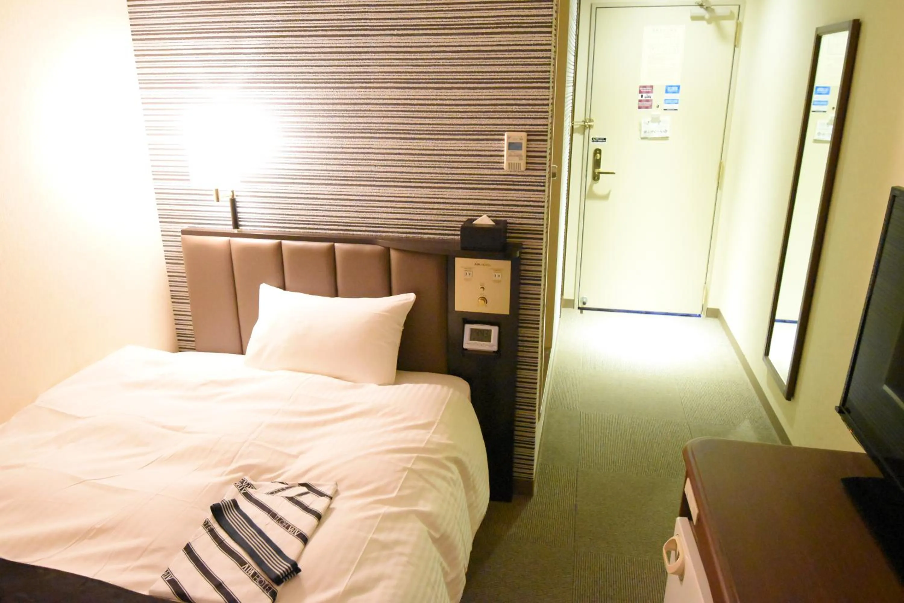 Bedroom in Apa Hotel Owari Ichinomiya Eki-Mae