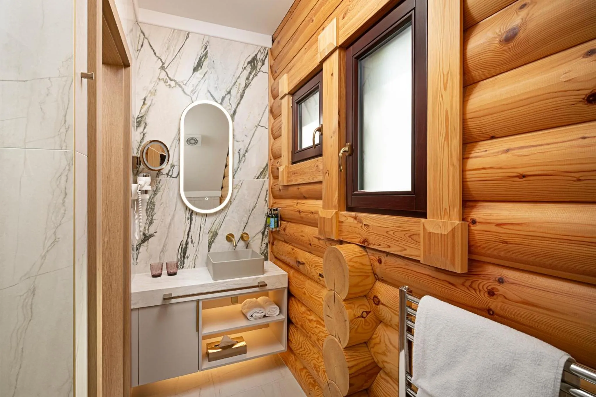 Shower in Avalon Resort & SPA