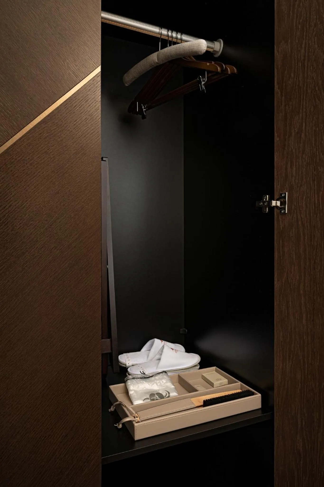 wardrobe in Avalon Resort & SPA