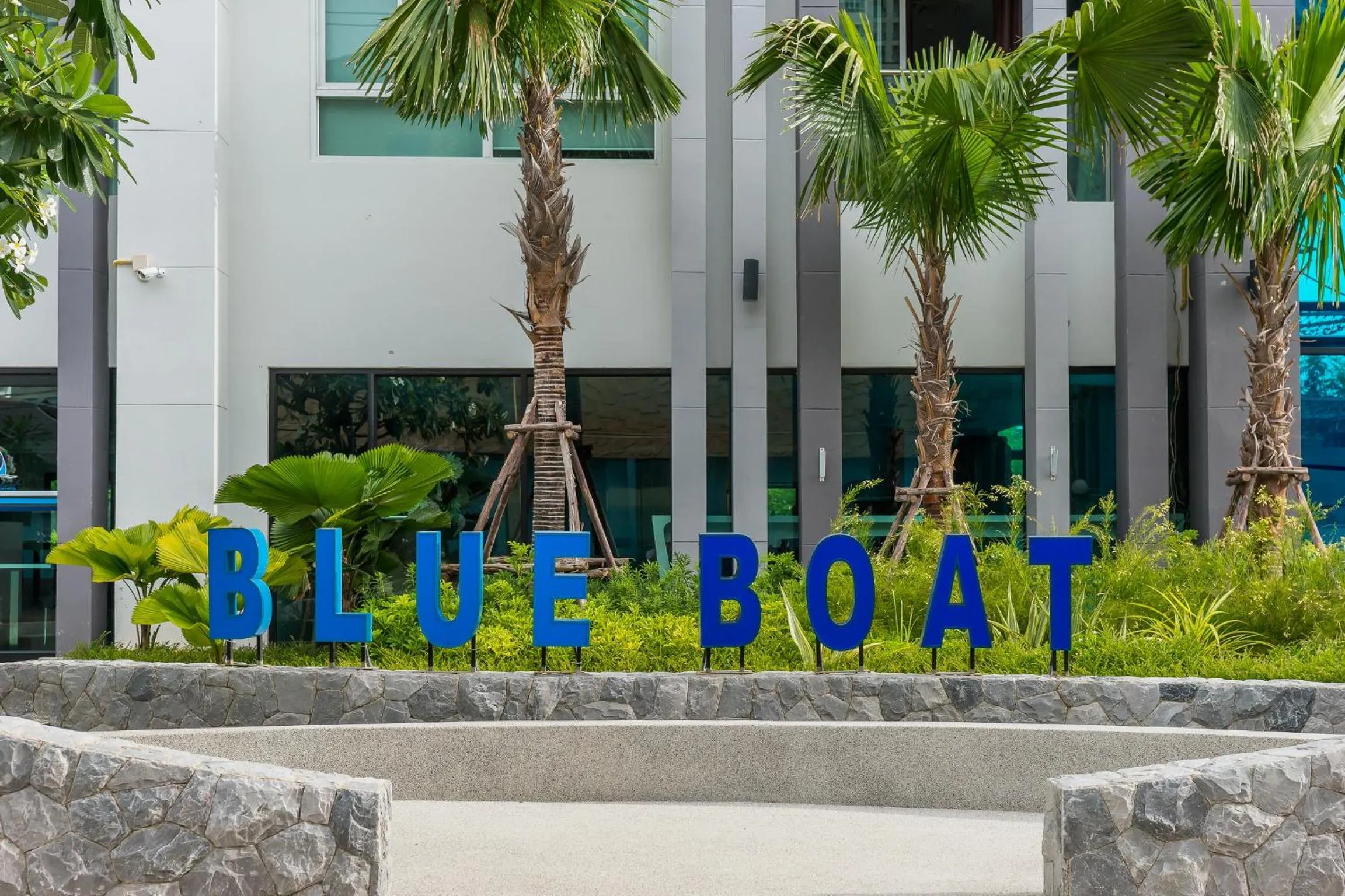 Facade/entrance in Blue Boat Hotel JC