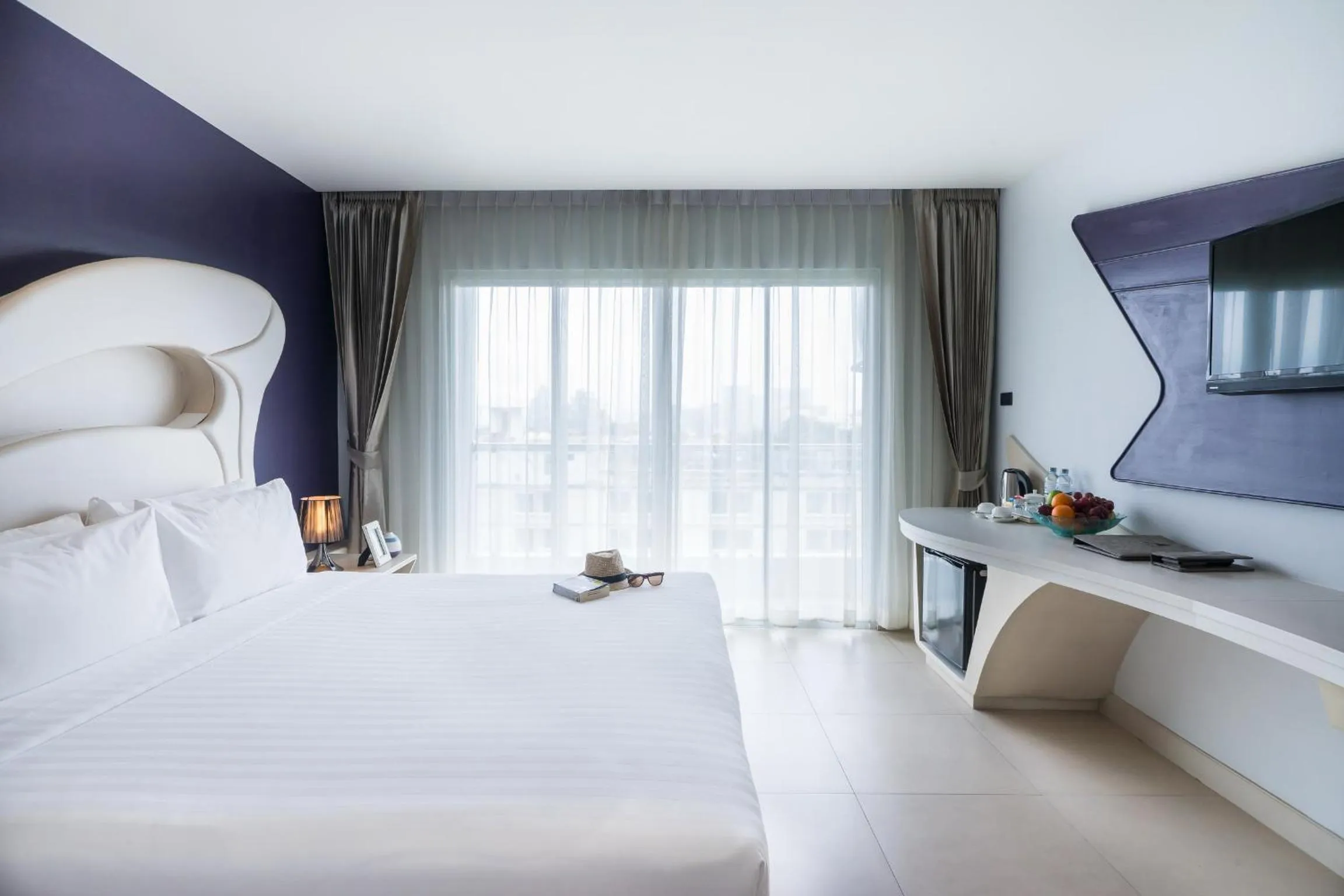 Shower, Bed in Blue Boat Hotel JC