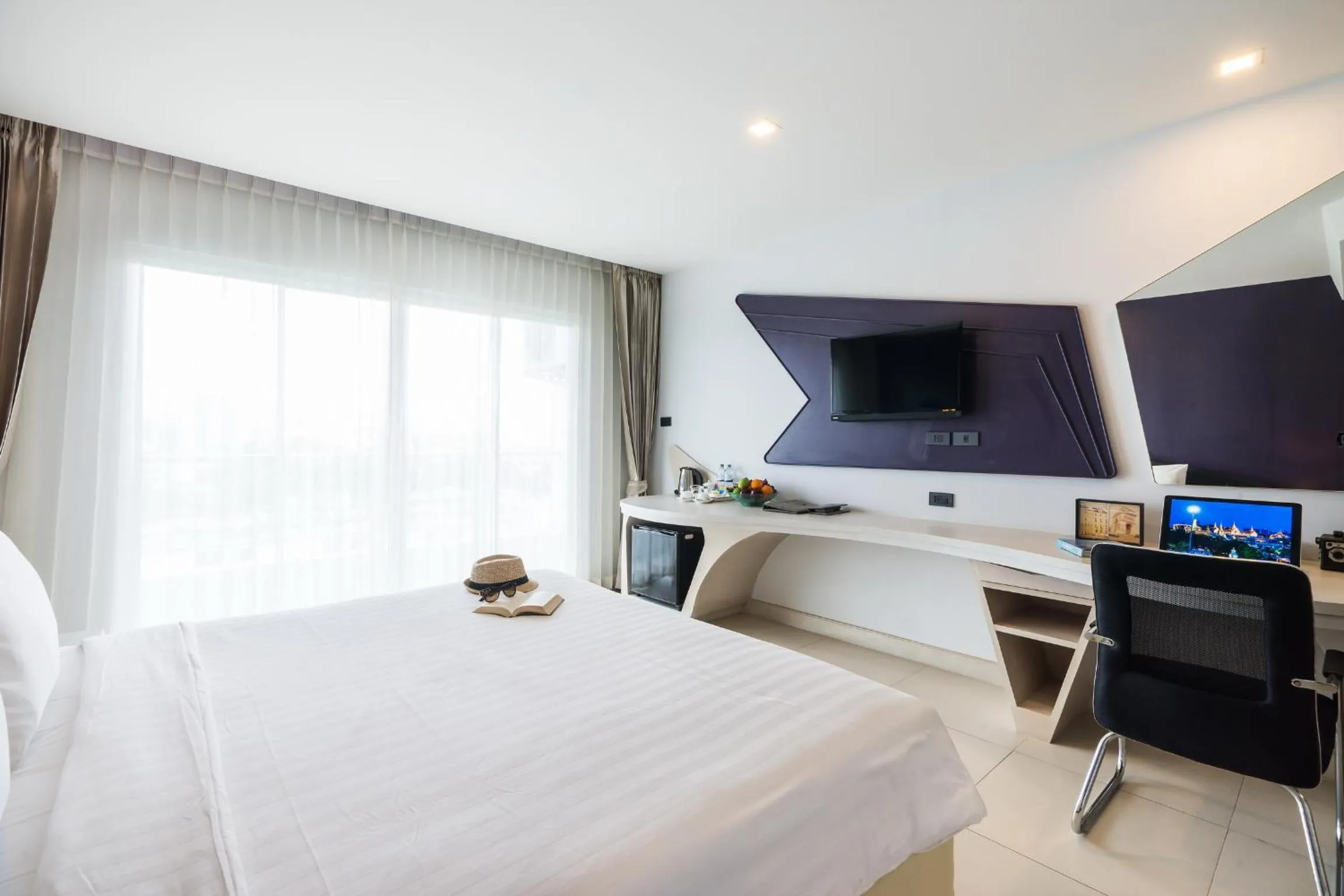 Shower, Bed in Blue Boat Hotel JC