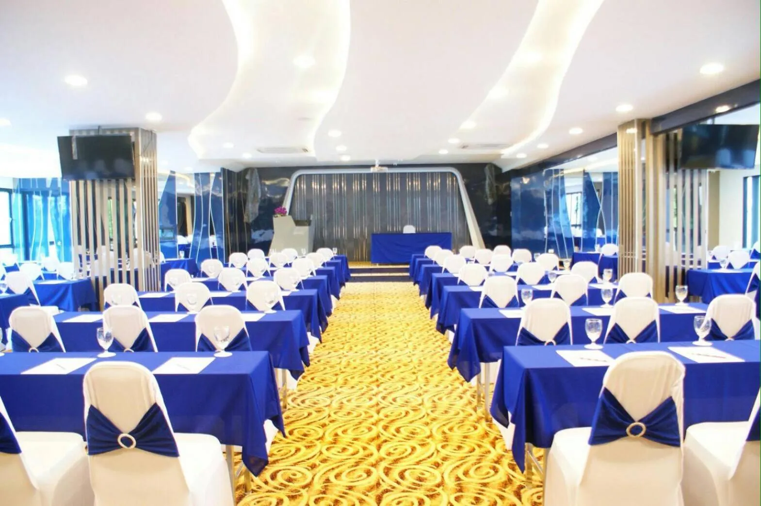 Banquet/Function facilities in Blue Boat Hotel JC