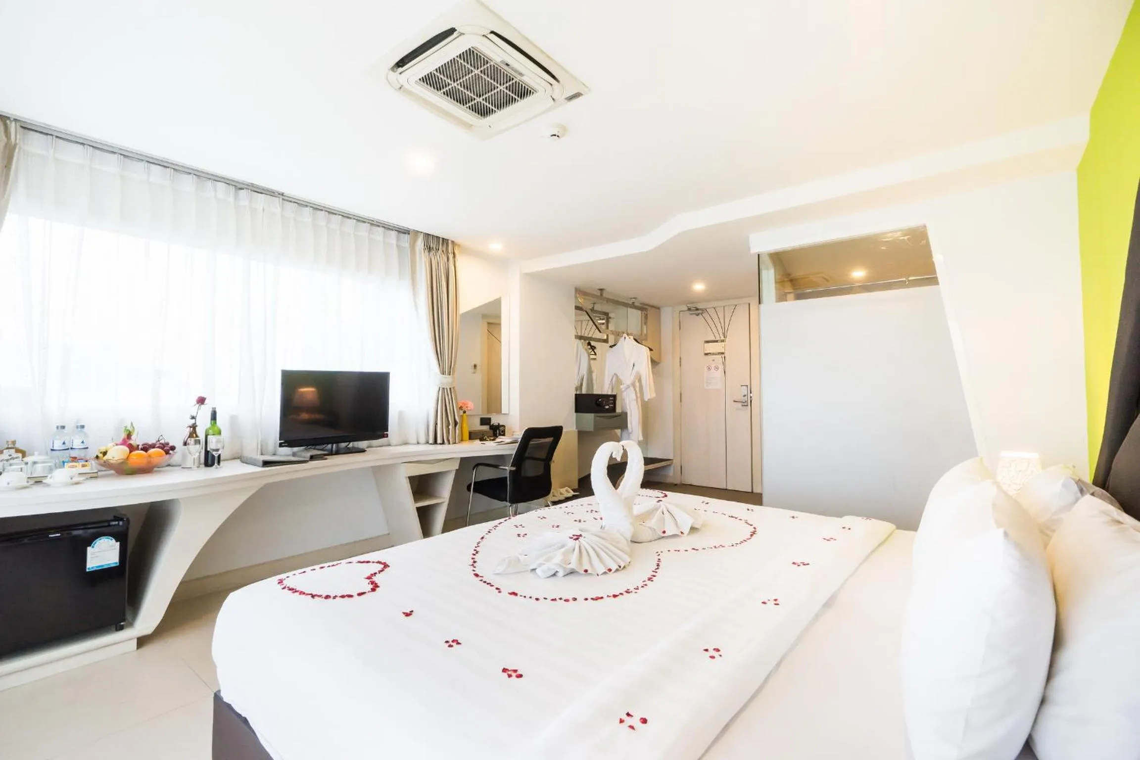 Shower in Blue Boat Hotel JC