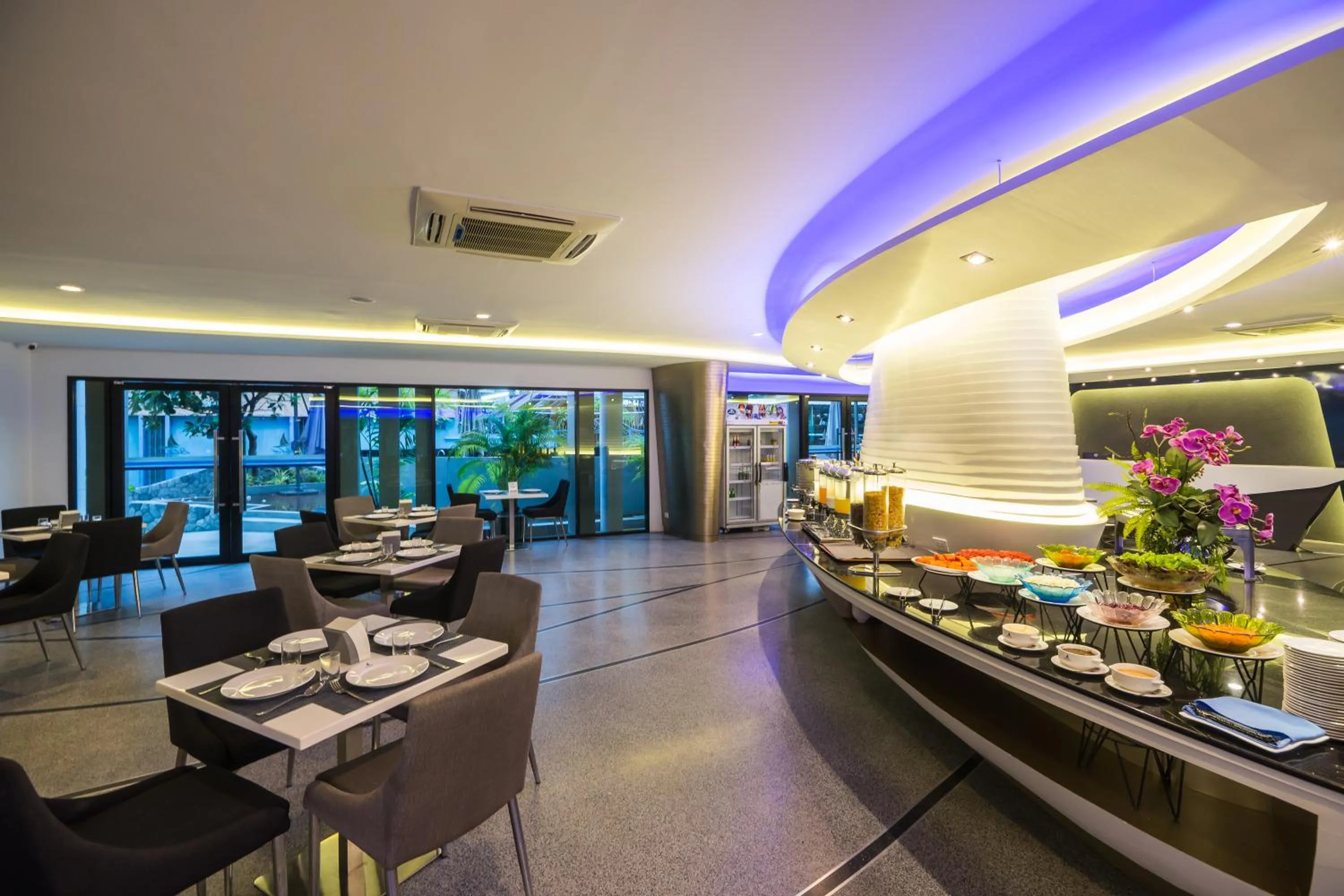 Restaurant/places to eat in Blue Boat Hotel JC